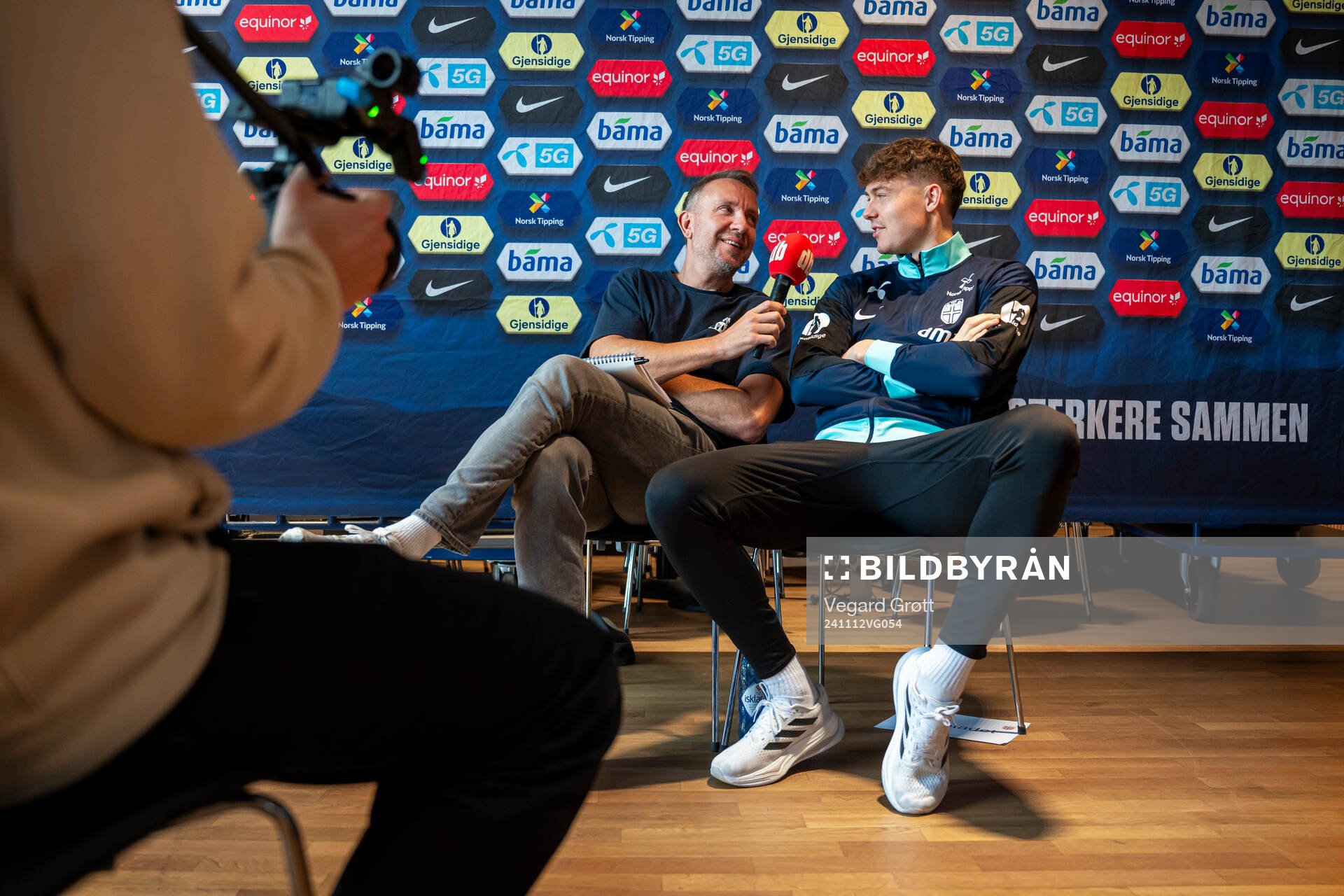 Bernt Hulsker, journalist of Dagbladet, talks to Jørgen