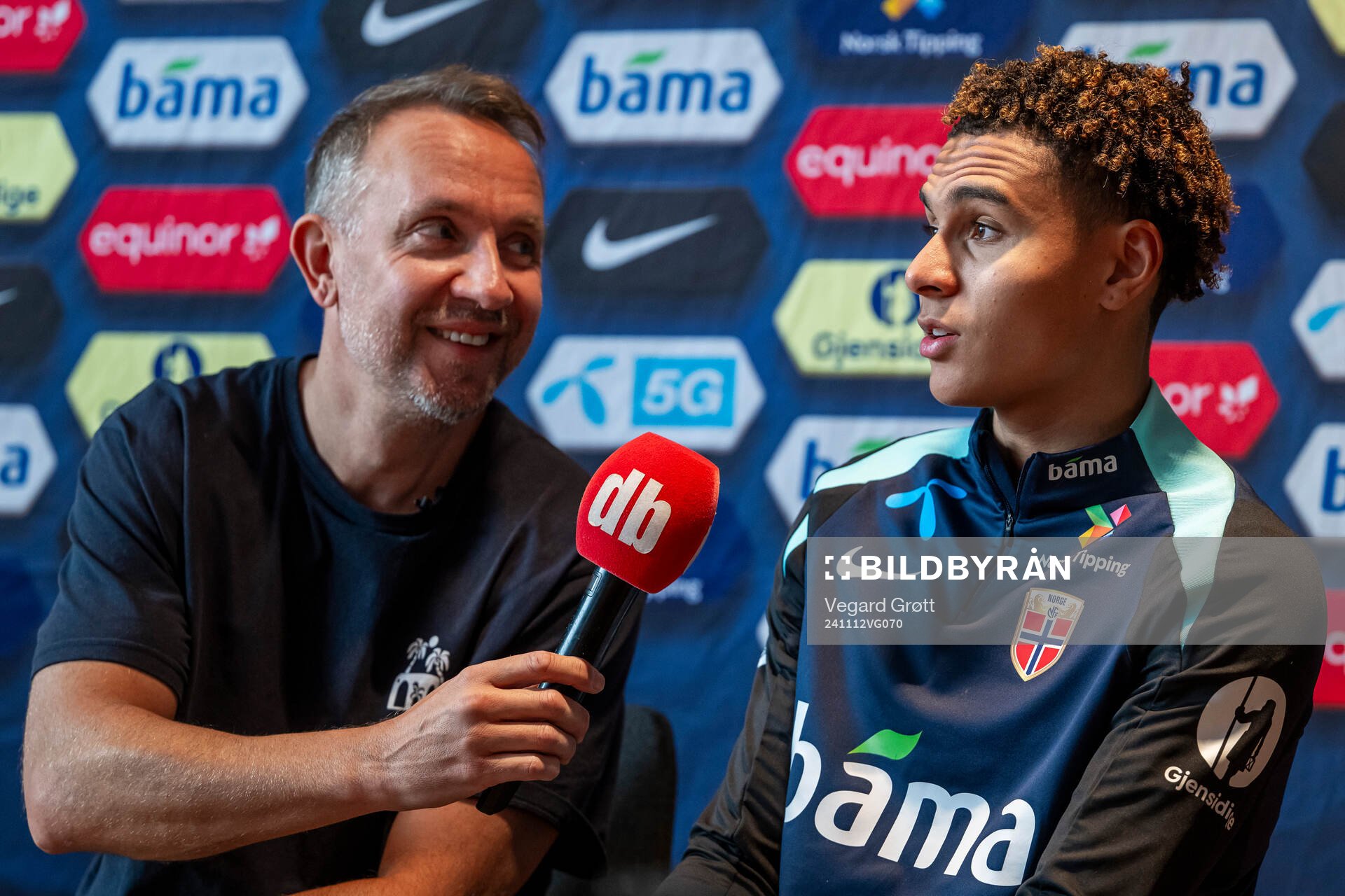 Bernt Hulsker, journalist of Dagbladet, talks to Antonio