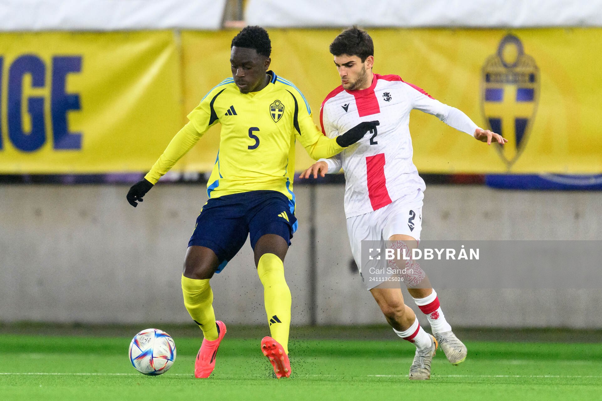 Genesis Antwi of Sweden and Giorgi Gogsadze of Georgia