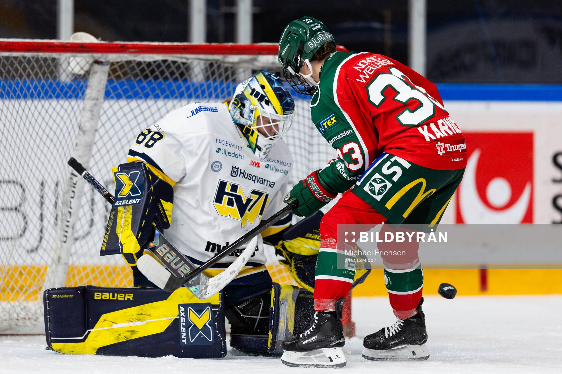 HV71s målvakt Lina Van Noort räddar ett avslut från