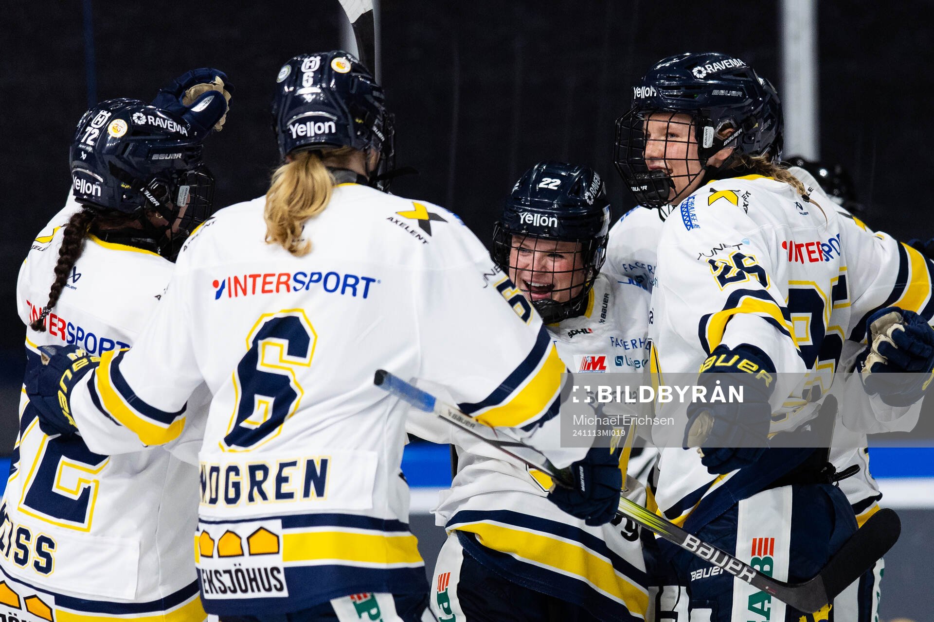 HV71s Kennedy Bobyck jublar