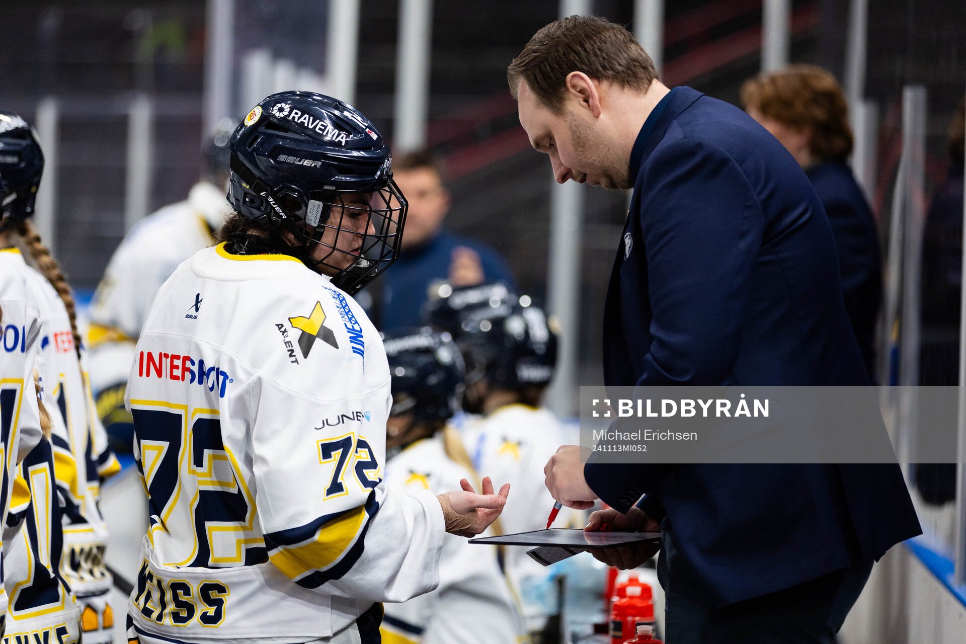 HV71s Rachel Weiss och assisterande tränare Alexander