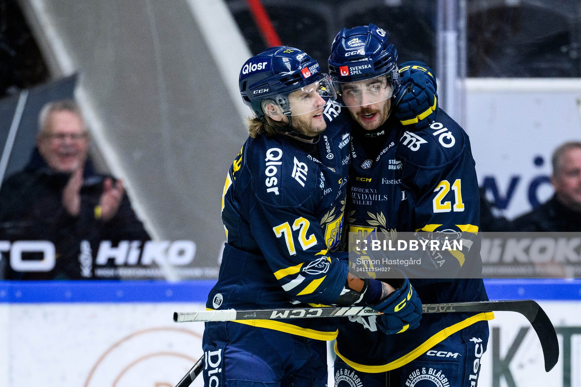 Södertäljes Nicolai Meyer och Nolan Stevens jublar