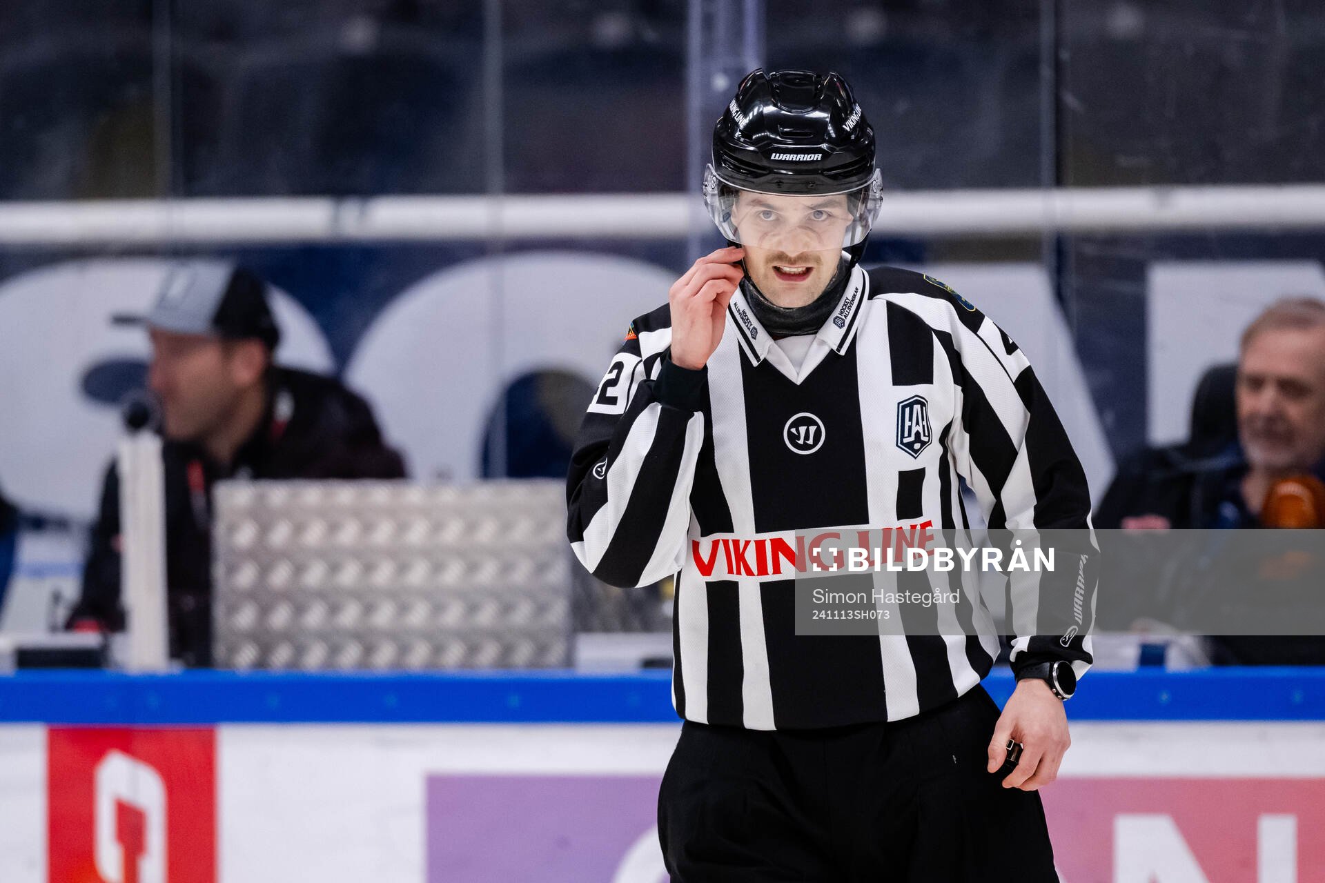 Linjedomare Albin Värmhed har ont