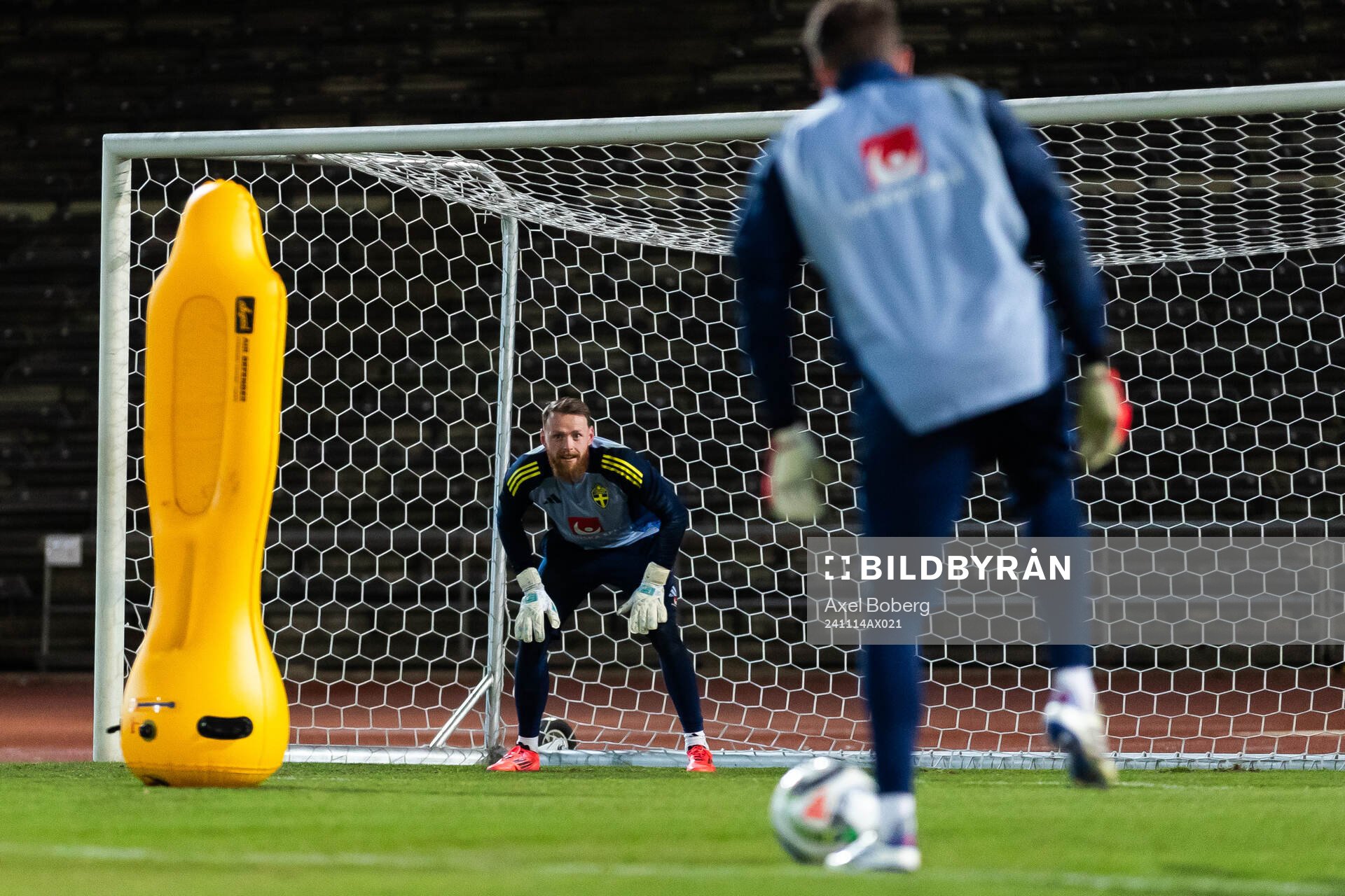 Goalkeeper Viktor Johansson of the Swedish men’s national football team during a training session on November 14, 2024 in Stockholm 