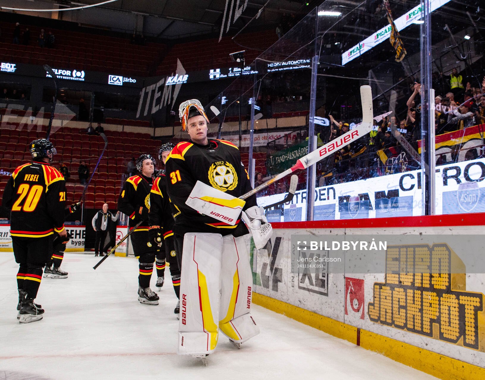 Brynäs målvakt Erik Källgren jublar