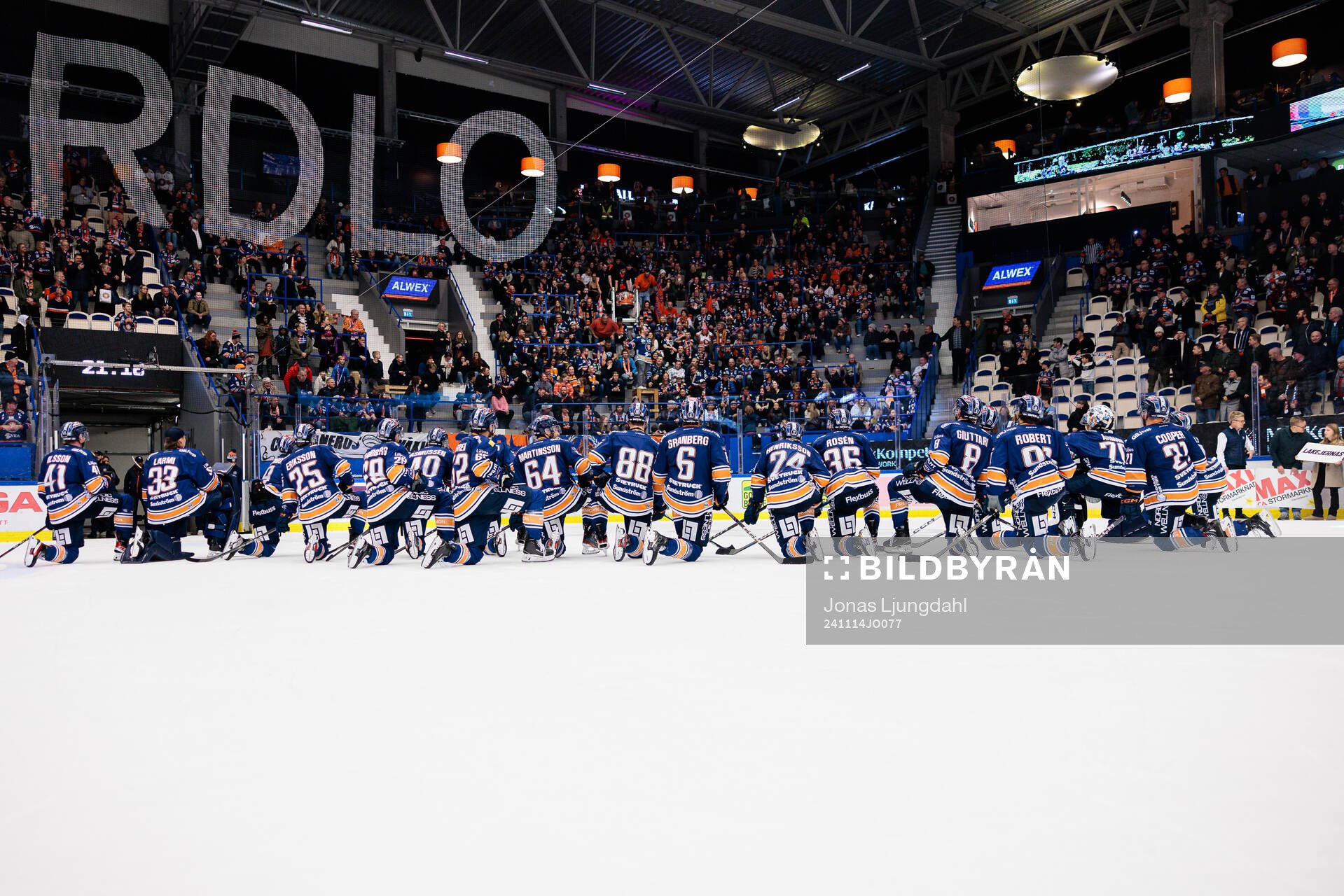 Växjös spelare framför fansen
