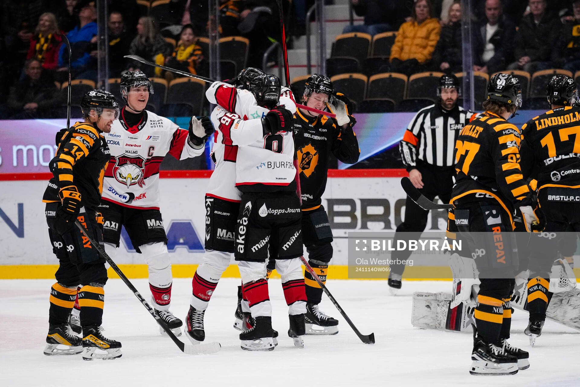 Malmö Redhawks Carl Persson och Johan Olofsson jublar