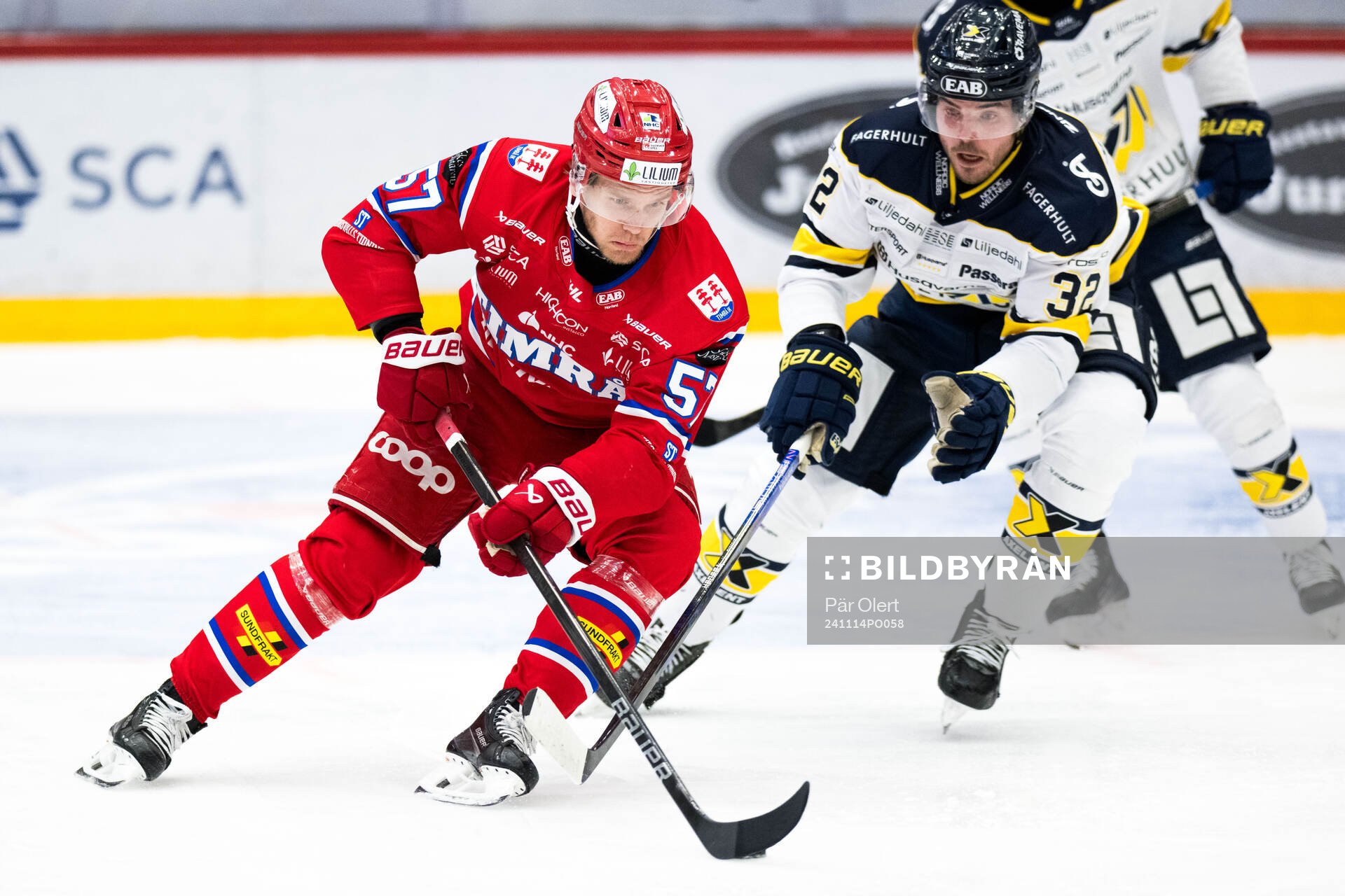 Timrås Anton Wedin och HV71s Oscar Engsund