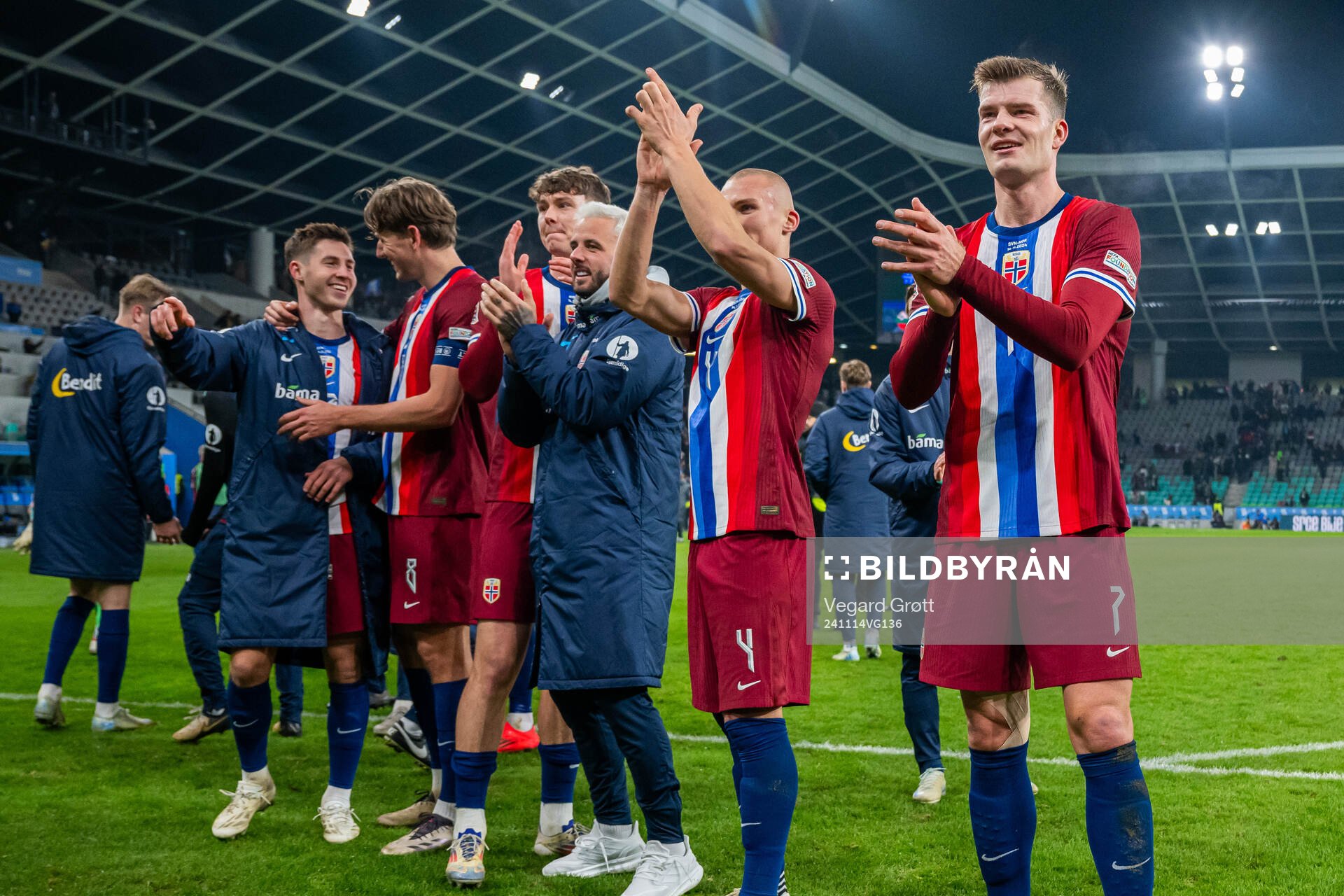 Alexander Sørloth and players of Norway celebrate