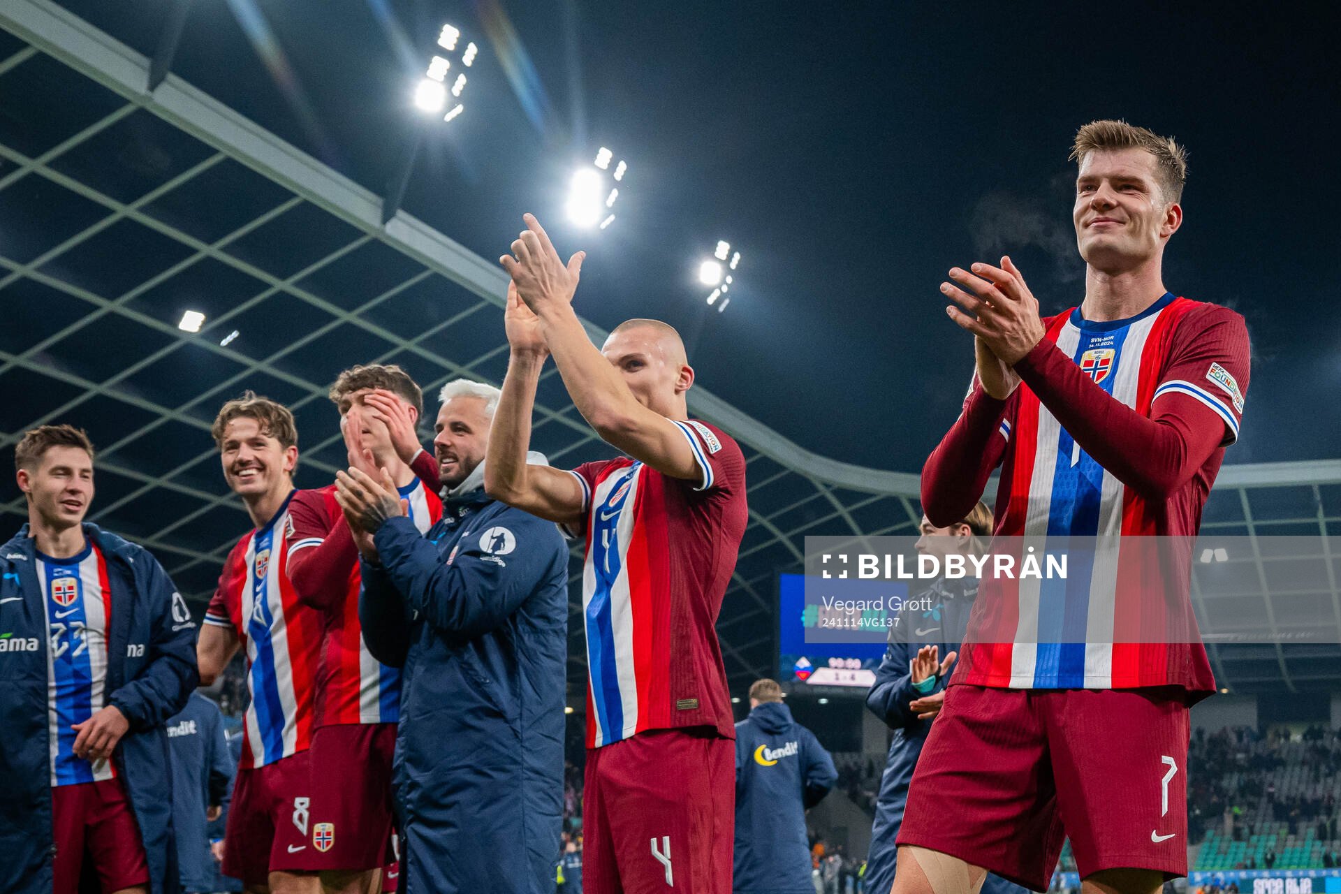 Alexander Sørloth and players of Norway celebrate