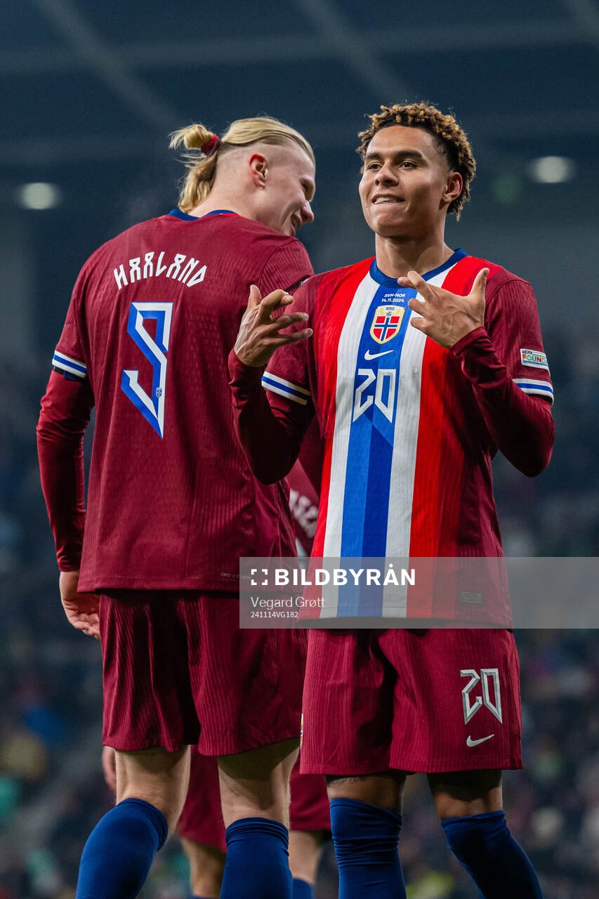 Antonio Nusa of Norway celebrates with teammate Erling