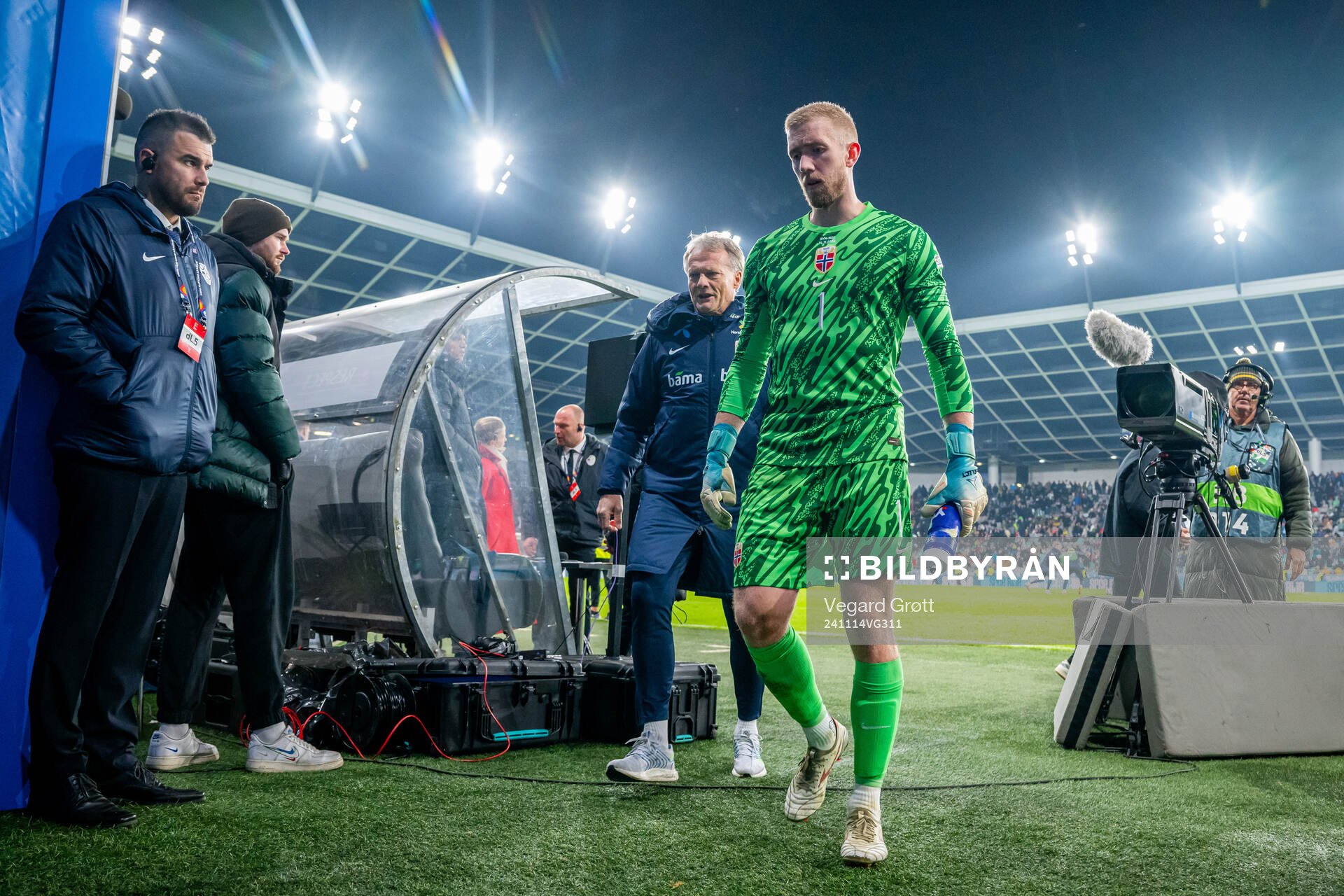 Goalkeeper coach Frode Grodås and goalkeeper Egil Selvik