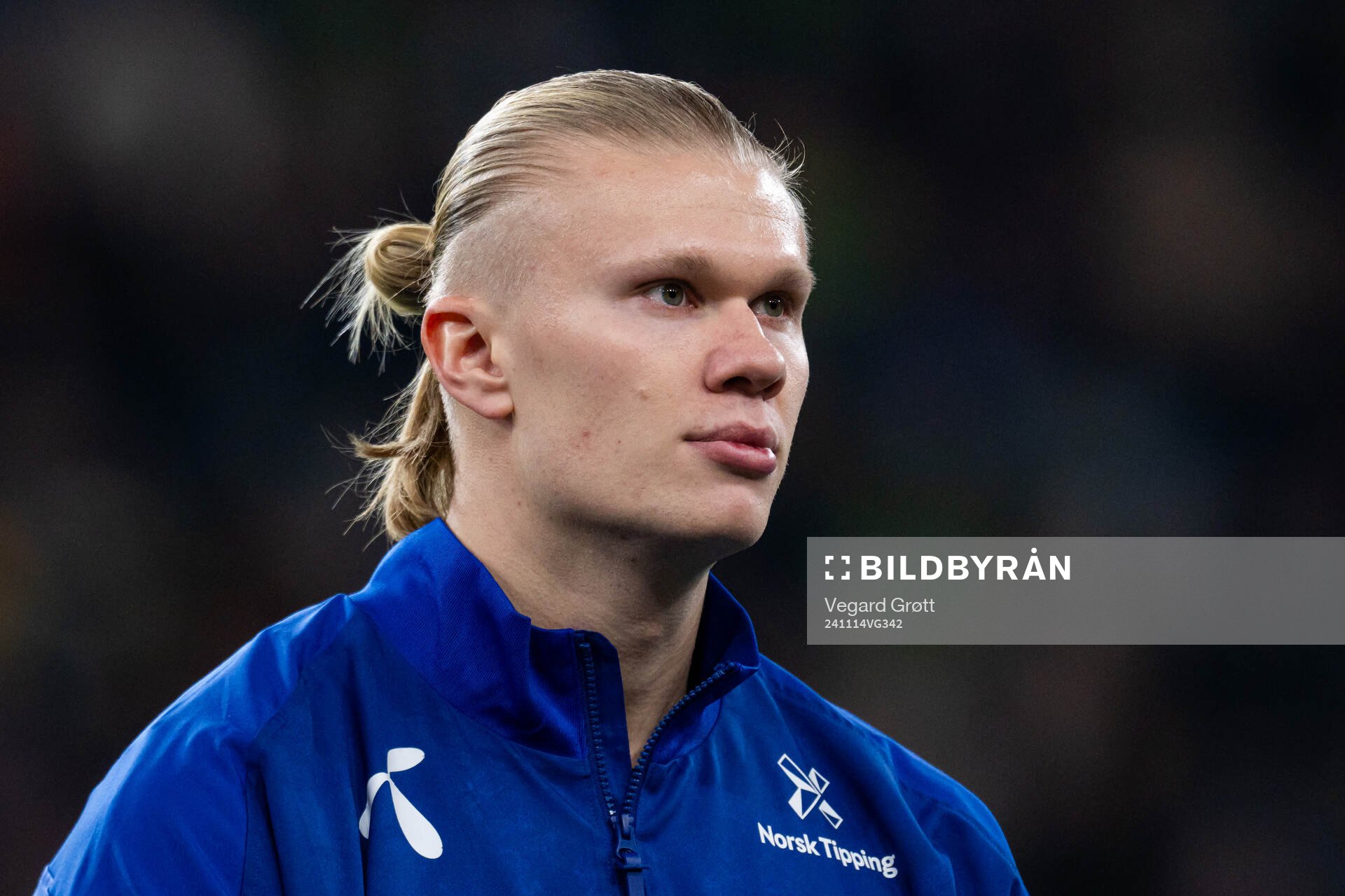 Erling Braut Haaland of Norway line up