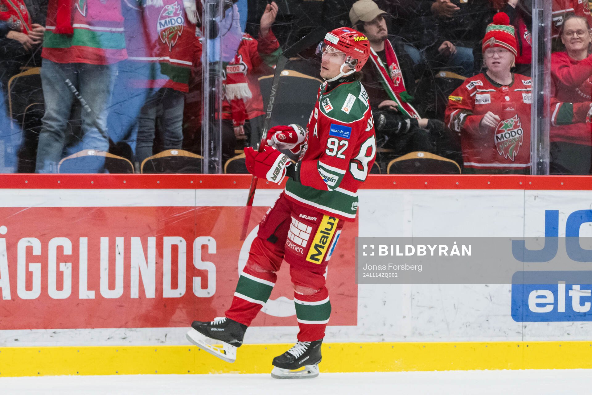 Modos Jesper Olofsson jublar