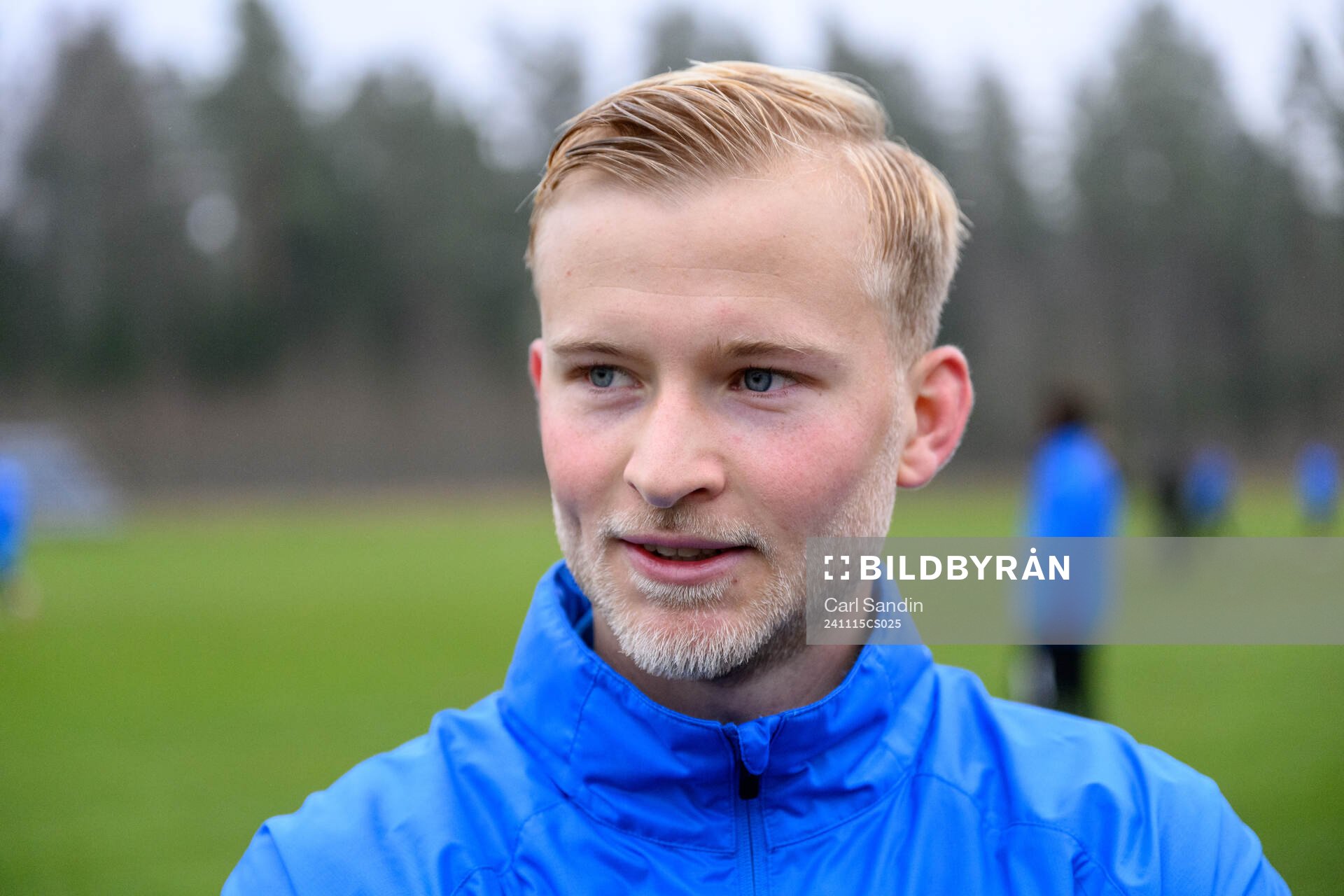 Johan Rapp blir intervjuad