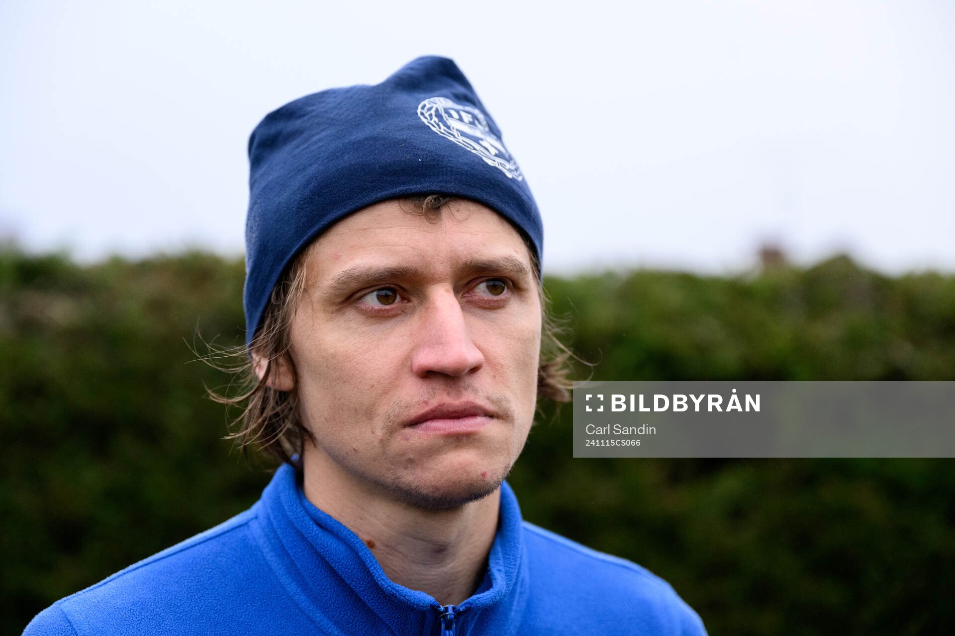 Simon Thern blir intervjuad
