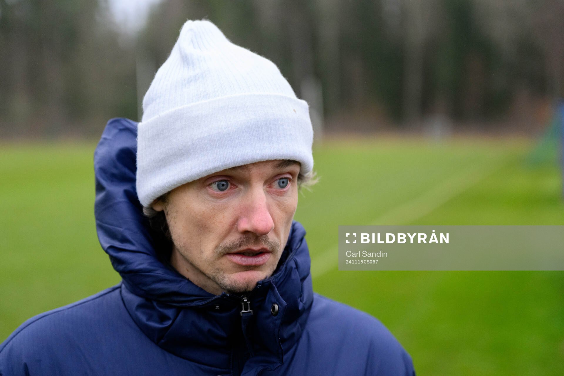 Assisterande tränare Robin Asterhed blir intervjuad efter en träning med det allsvenska fotbollslaget Värnamo den 15 november 2024 i Värnamo. 