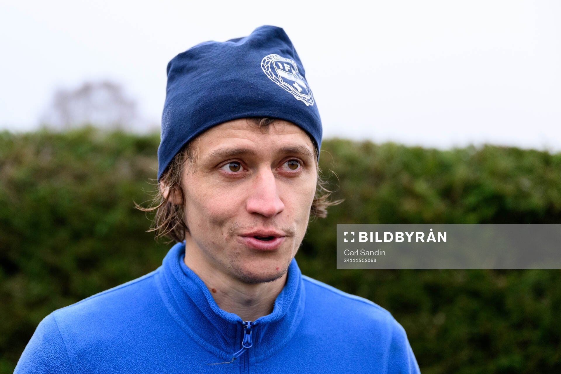 Simon Thern blir intervjuad