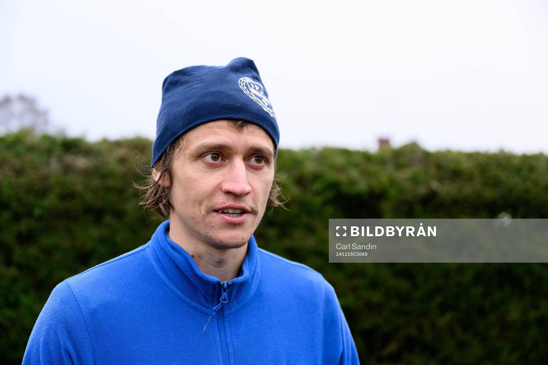 Simon Thern blir intervjuad