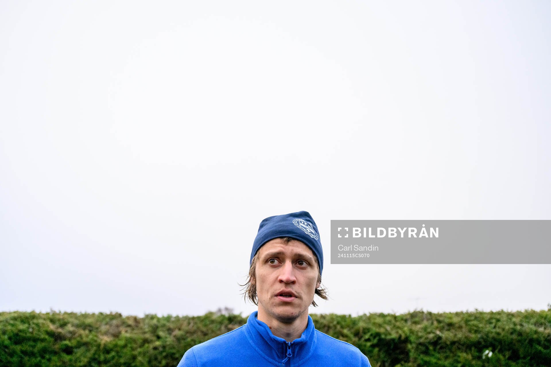 Simon Thern blir intervjuad