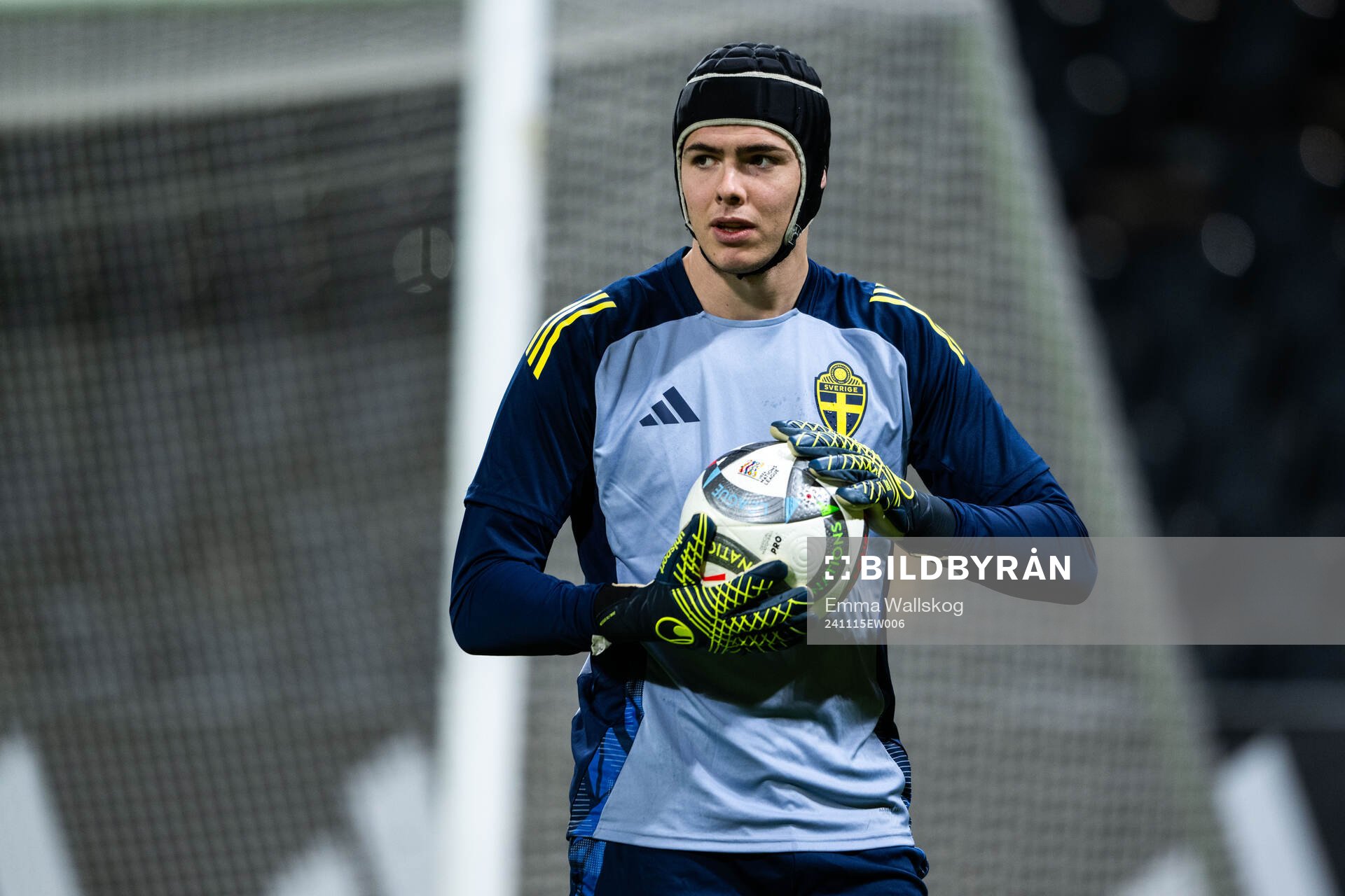 Goalkeeper Jacob Widell Zetterström of the Swedish men's football national team at a training session on November 15, 2024 in Stockholm. 