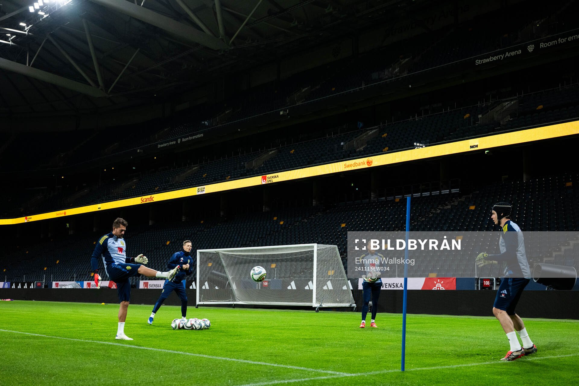 Goalkeeper Kristoffer Nordfeldt, goalkeeper coach Maths