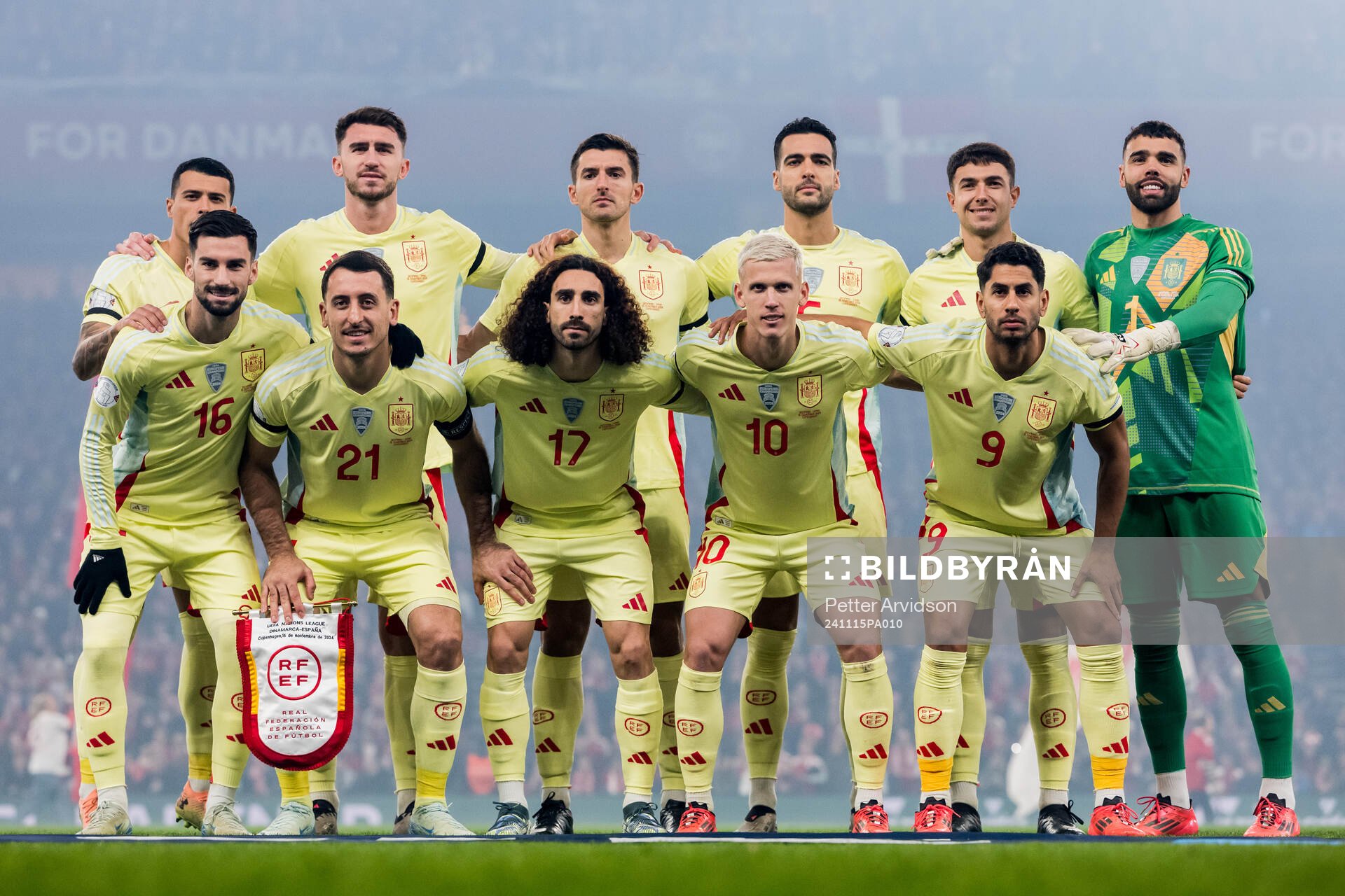 Players of Spain pose for a team picture
