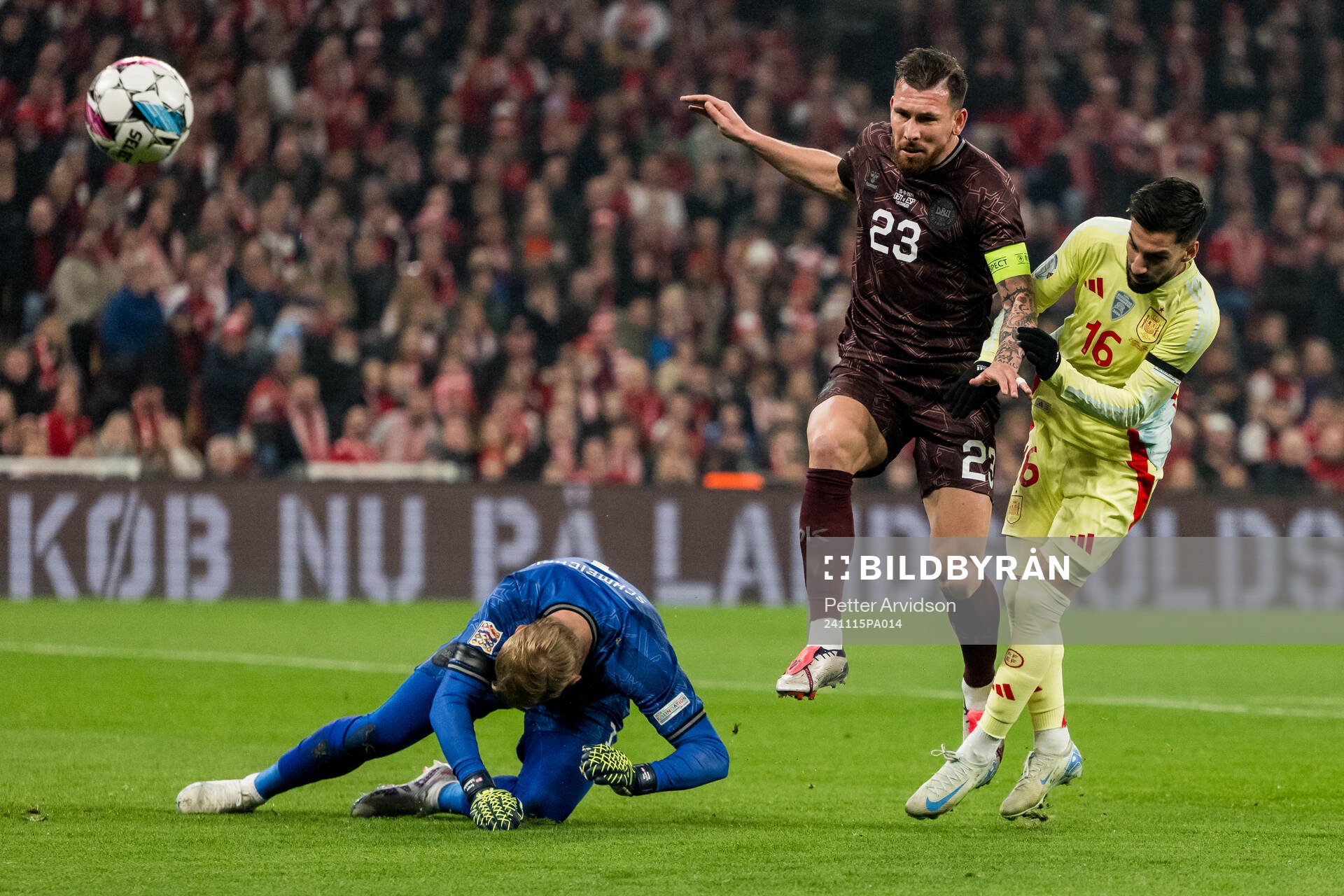 Kasper Schmeichel and Pierre-Emile Højbjerg of Denmark and