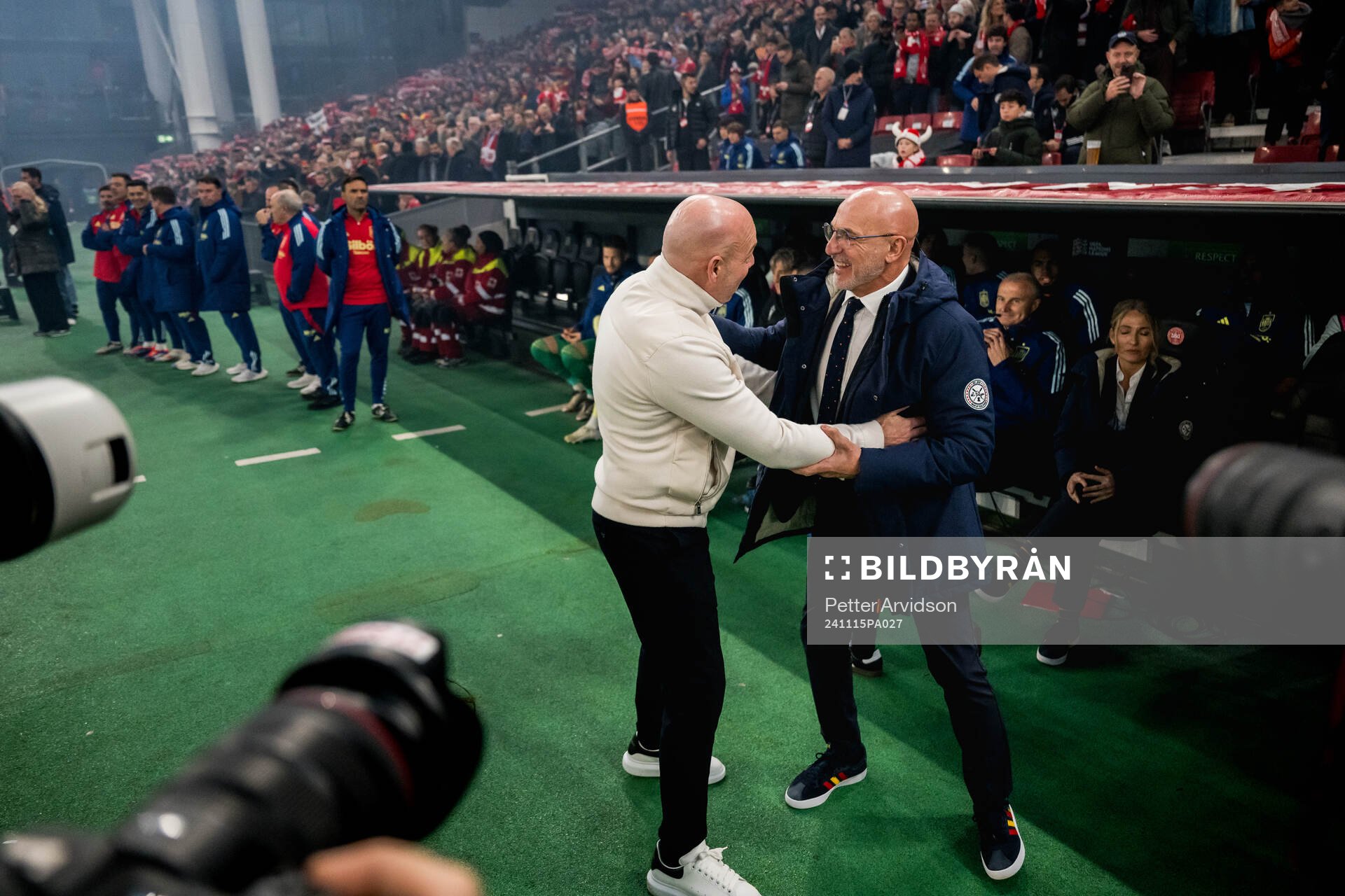 Head coach Brian Riemer of Denmark and Head coach Luis de