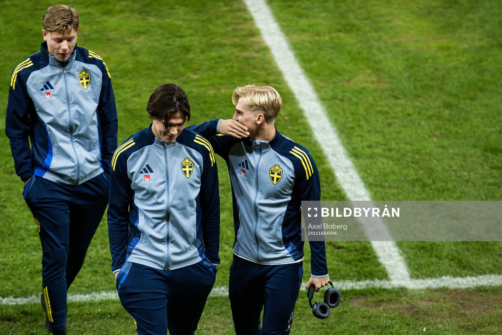 Nils Zetterström, Jacob Widell Zetterström och Lucas Bergval of Sweden ahead of the Nations League football match between Sweden and Slovakia on November 16, 2024 in Stockholm. 