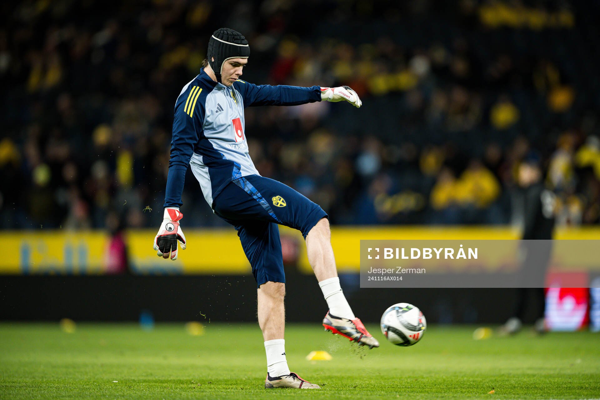 Goalkeeper Jacob Widell Zetterström of Sweden ahead of the Nations League football match between Sweden and Slovakia on November 16, 2024 in Stockholm.