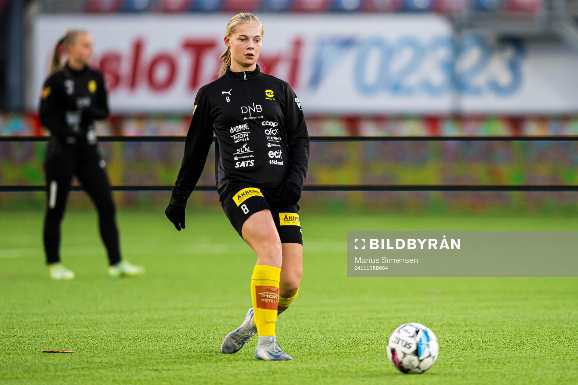 Mille Ivi Christensen of LSK Kvinner warms up