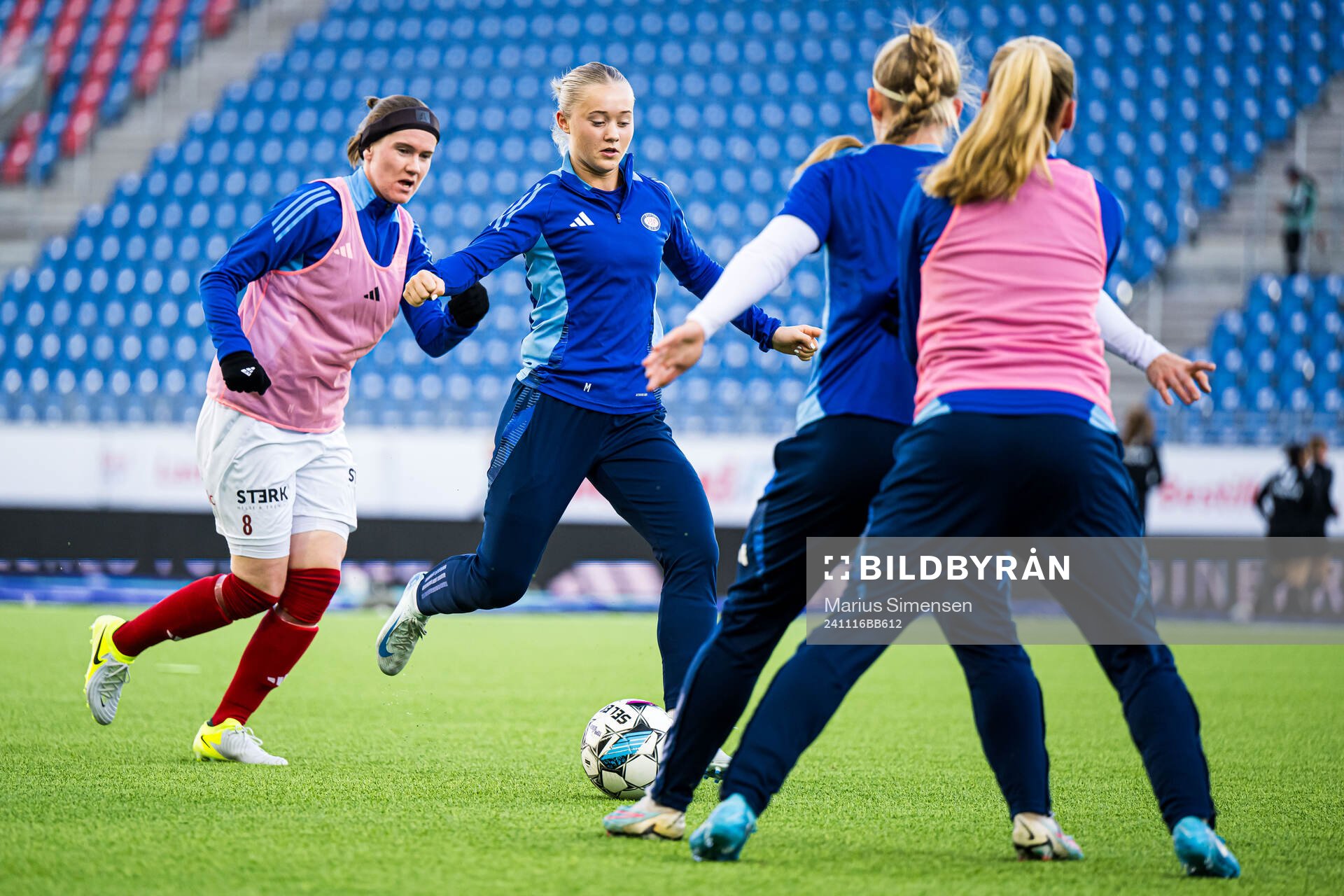 Tomine Enger of Vålerenga warms up