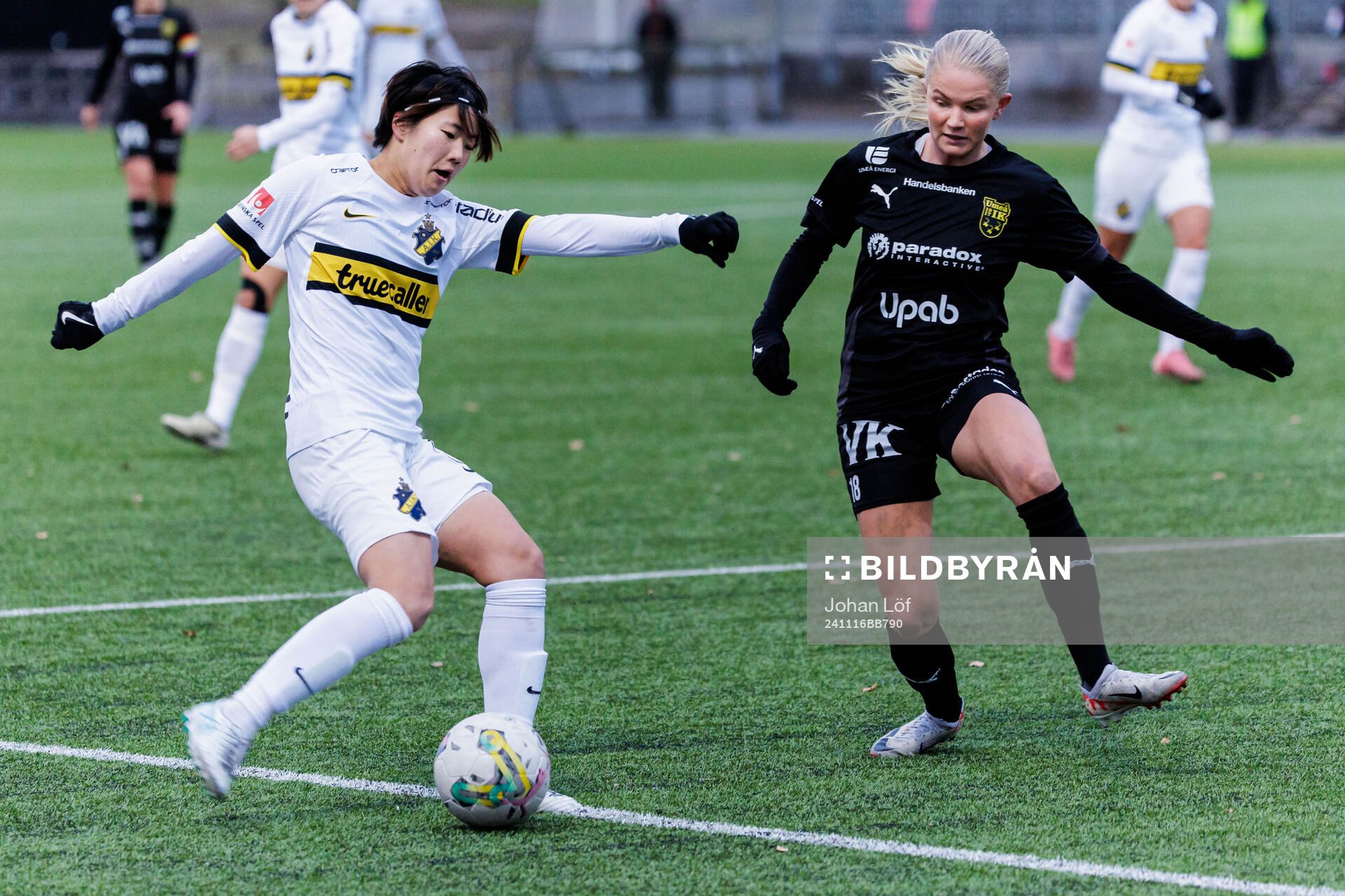 AIKs Haruna Tabata och Umeås Alva Eriksson
