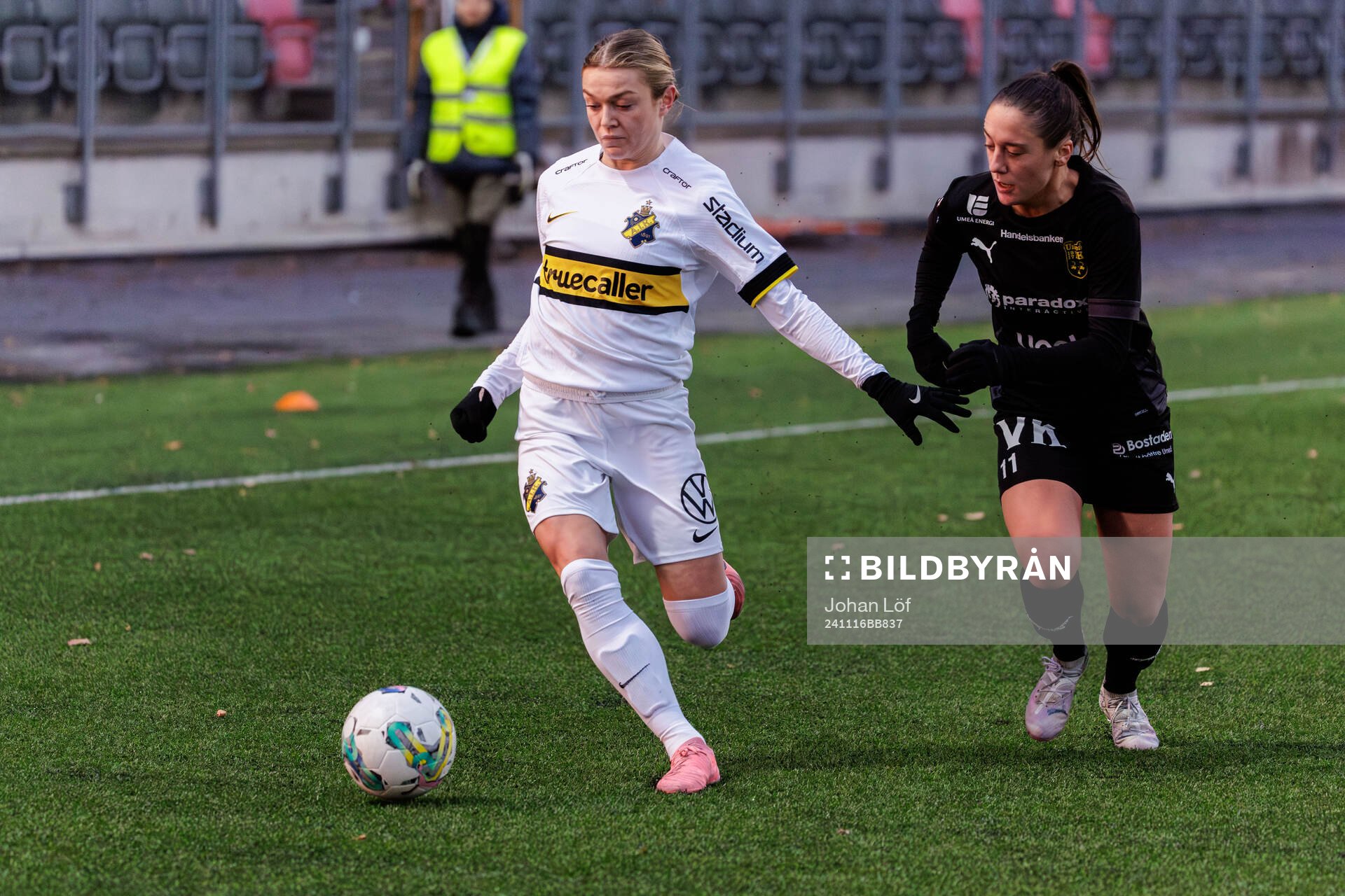 AIKs Beata Olsson och Umeås Alma Nygren