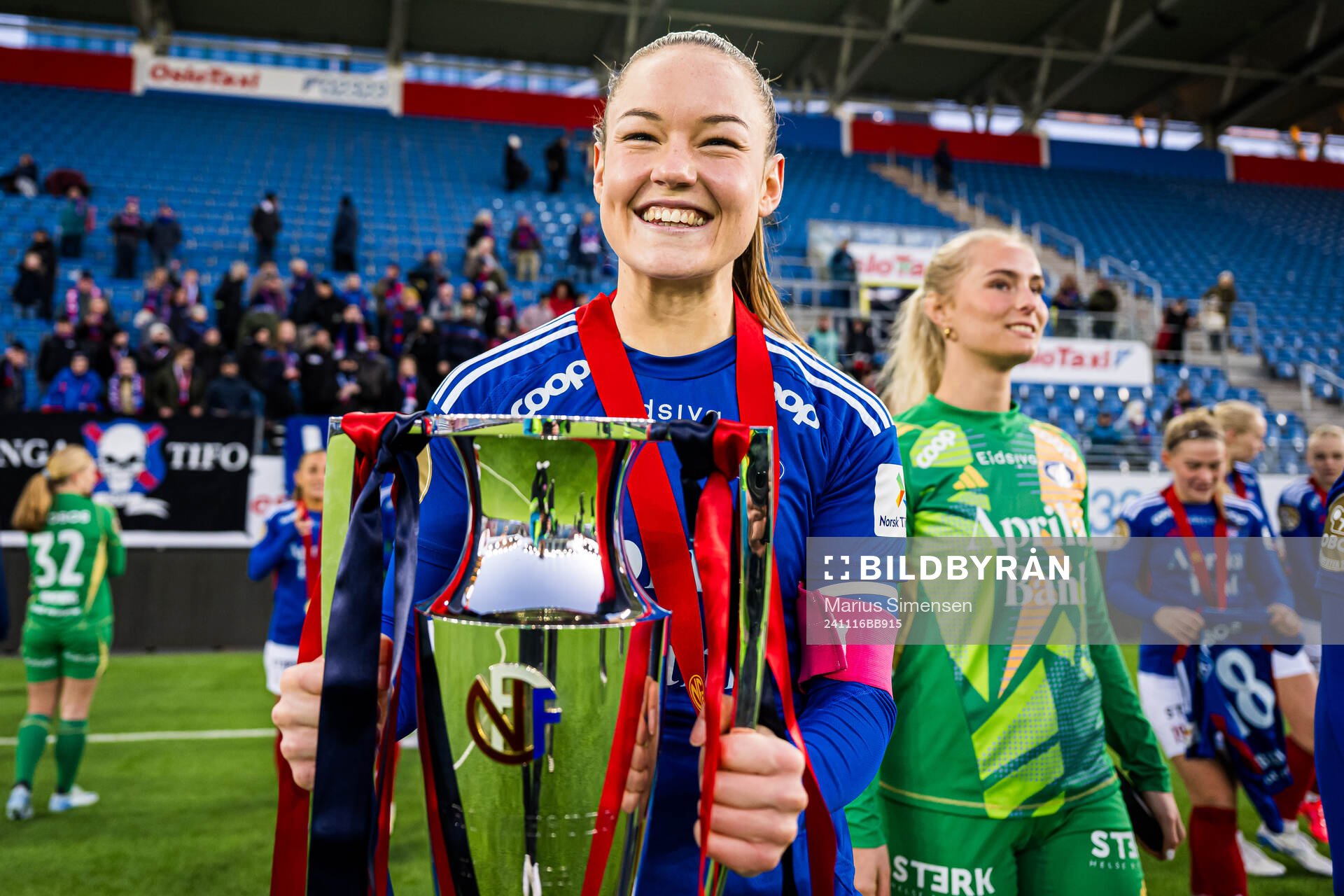 Janni Thomsen of Vålerenga celebrates with the trophy