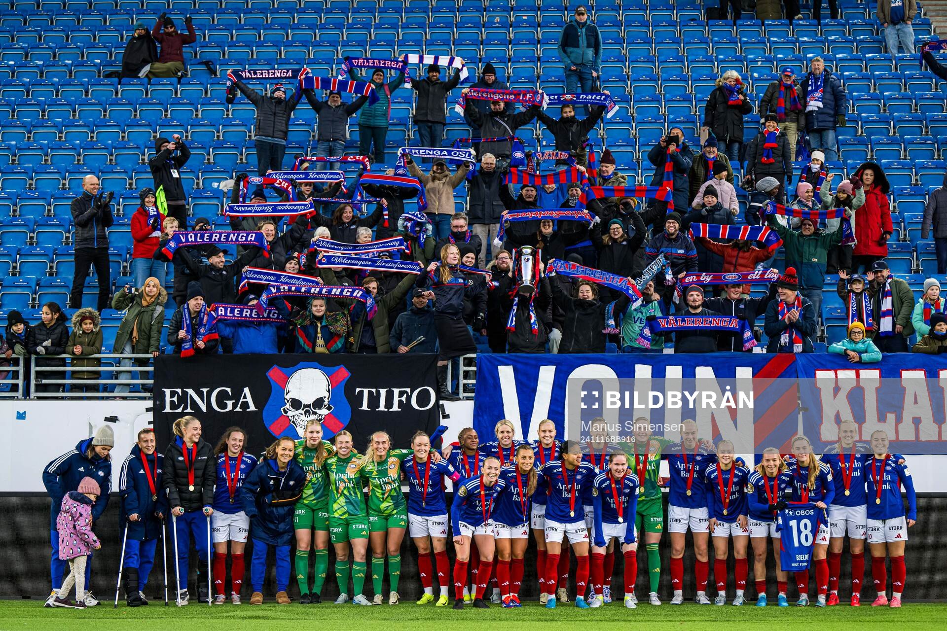 Players of Vålerenga celebrates with the trophy