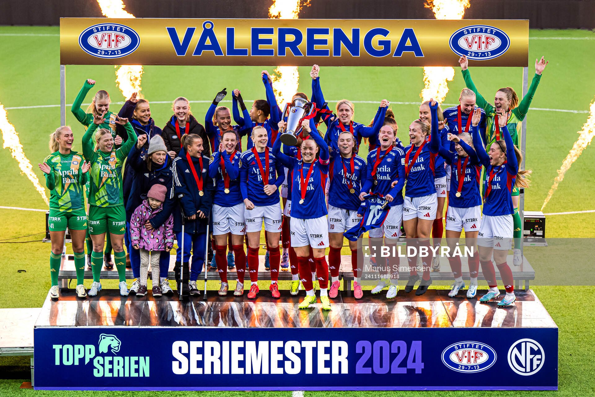 Players of Vålerenga celebrates with the trophy