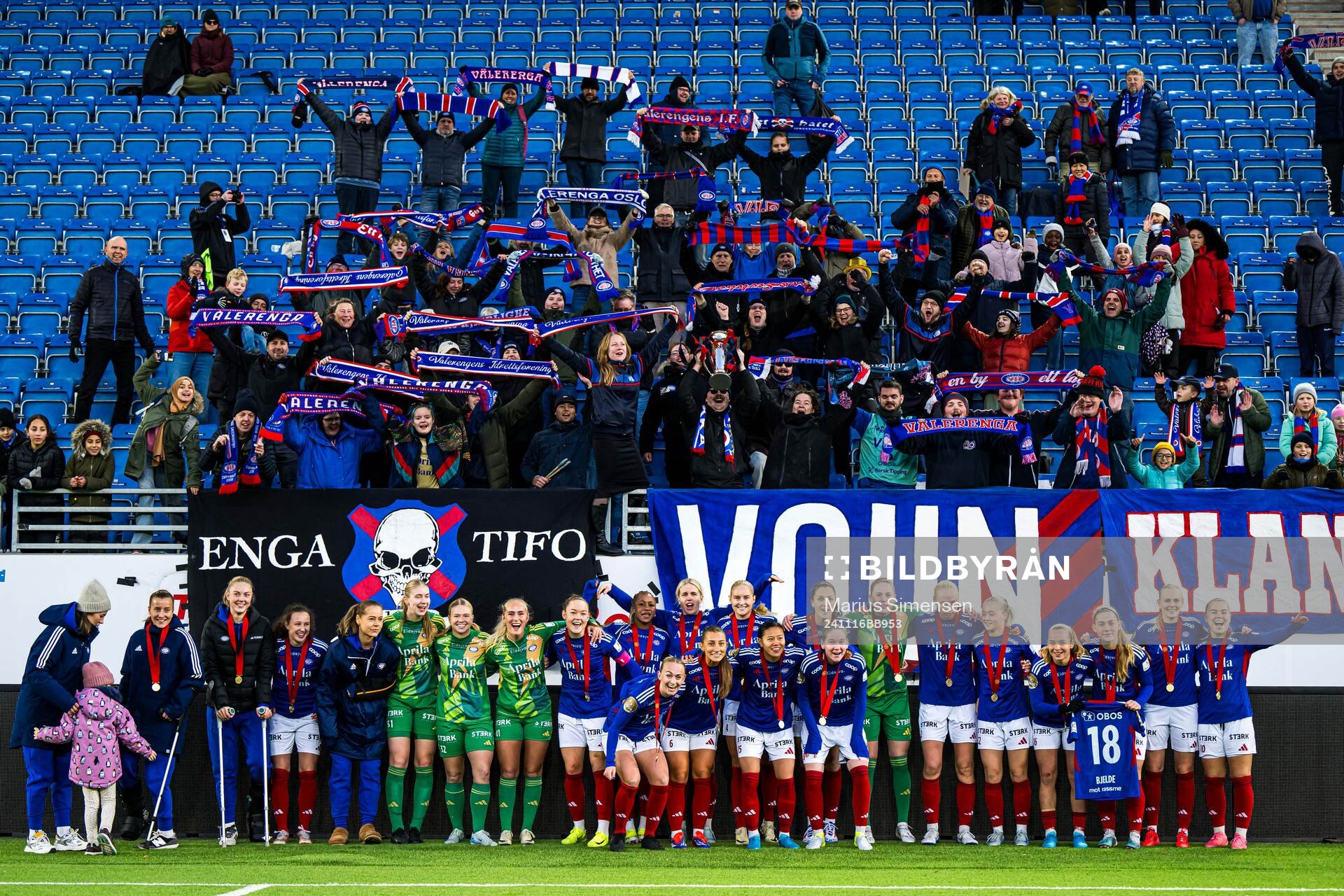 Players of Vålerenga celebrates with the trophy