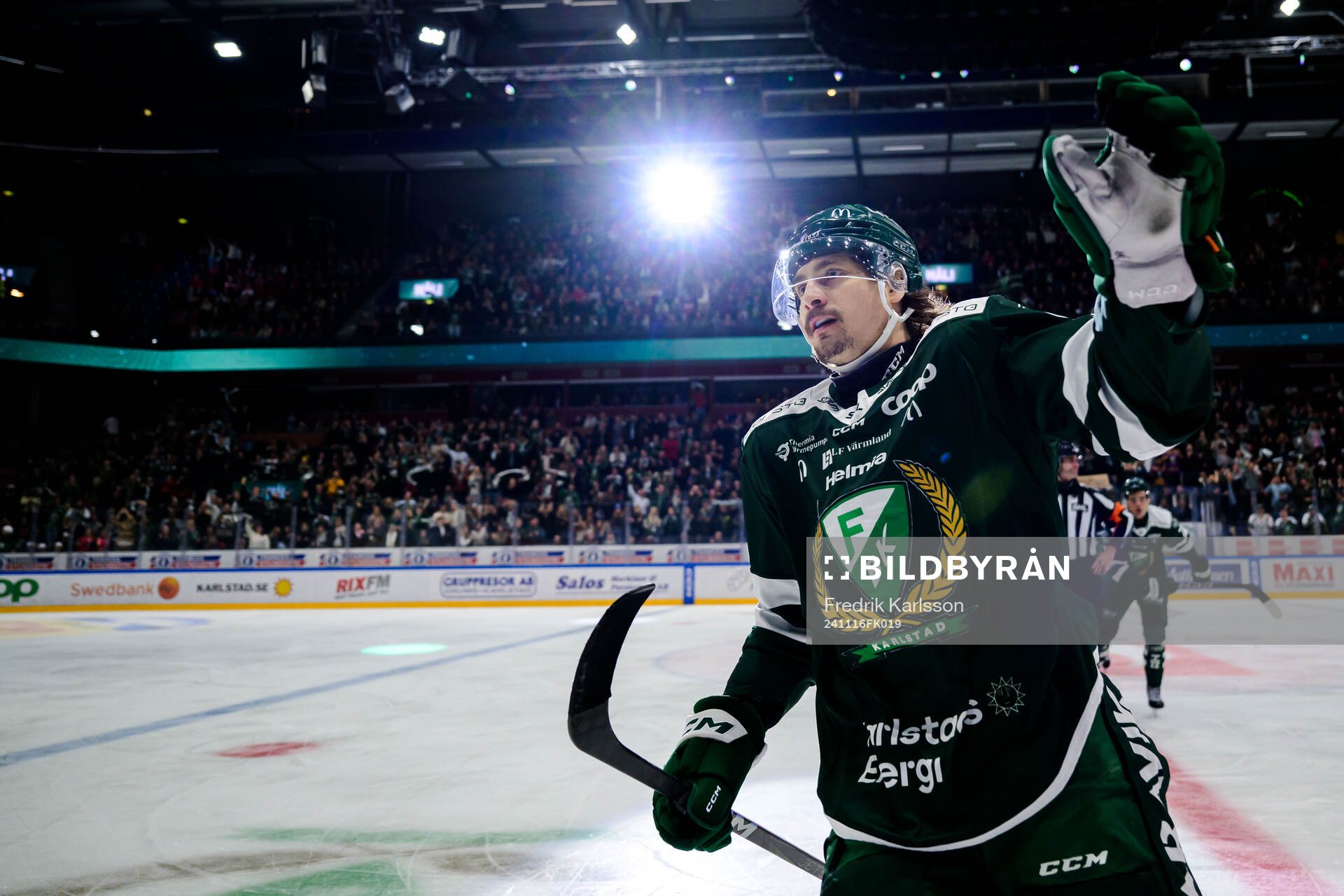 Färjestads David Tomasek jublar