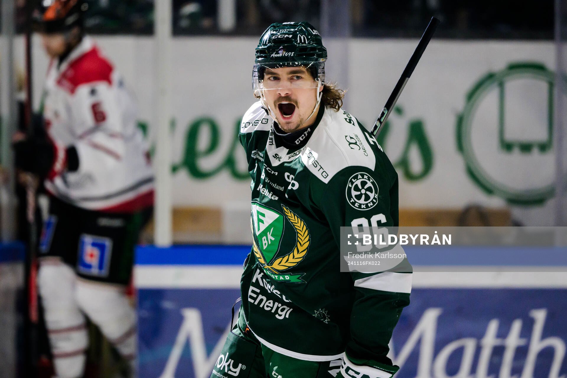 Färjestads David Tomasek jublar