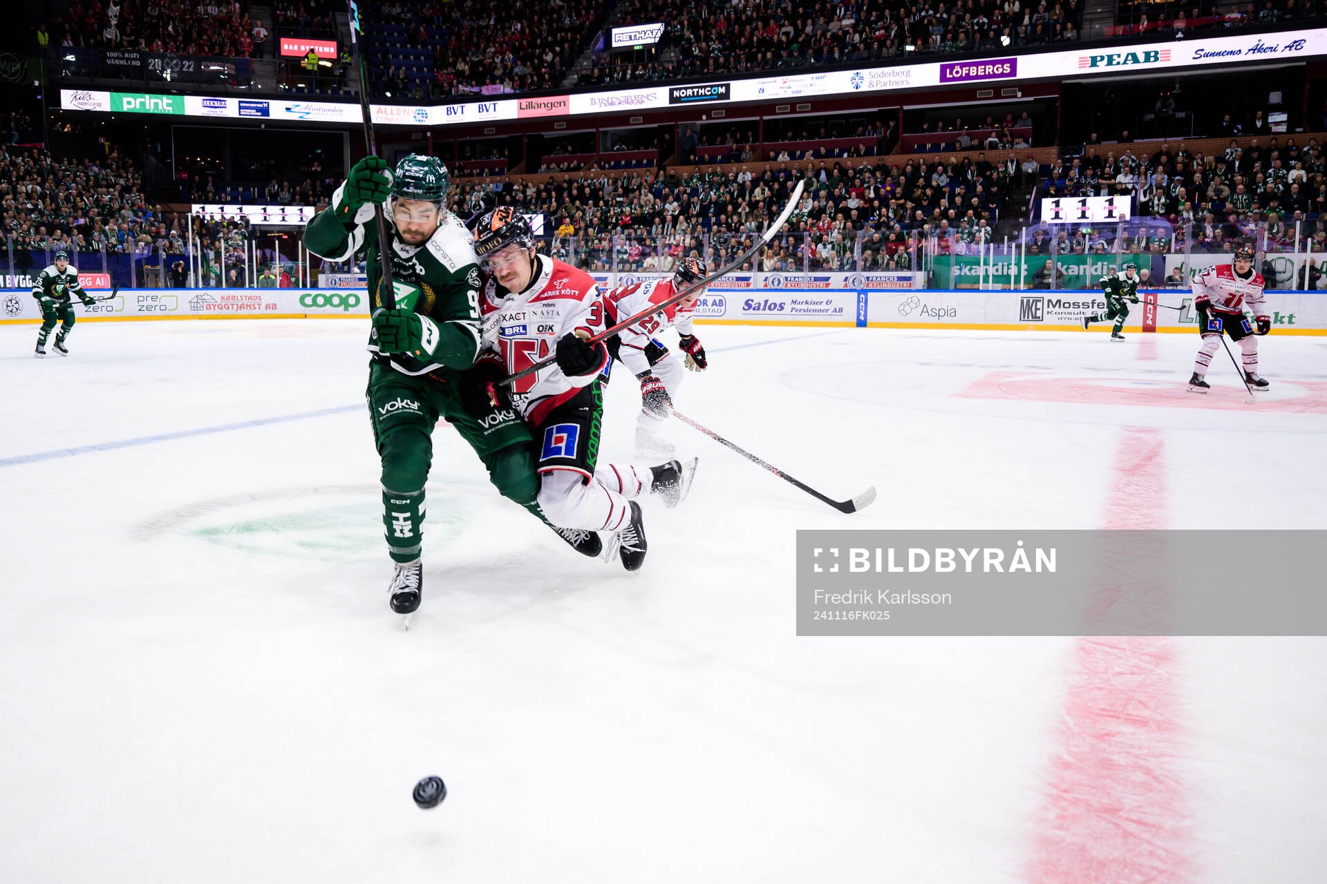 Färjestads David Tomasek och Örebros Emil Larsson