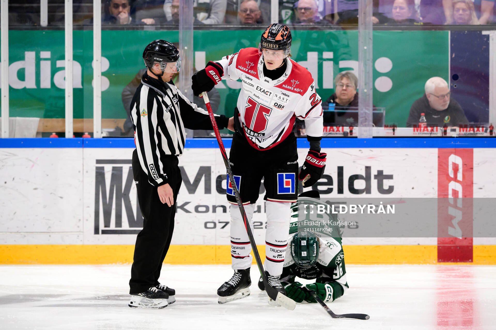Örebros Milton Oscarson och Färjestads David Tomasek