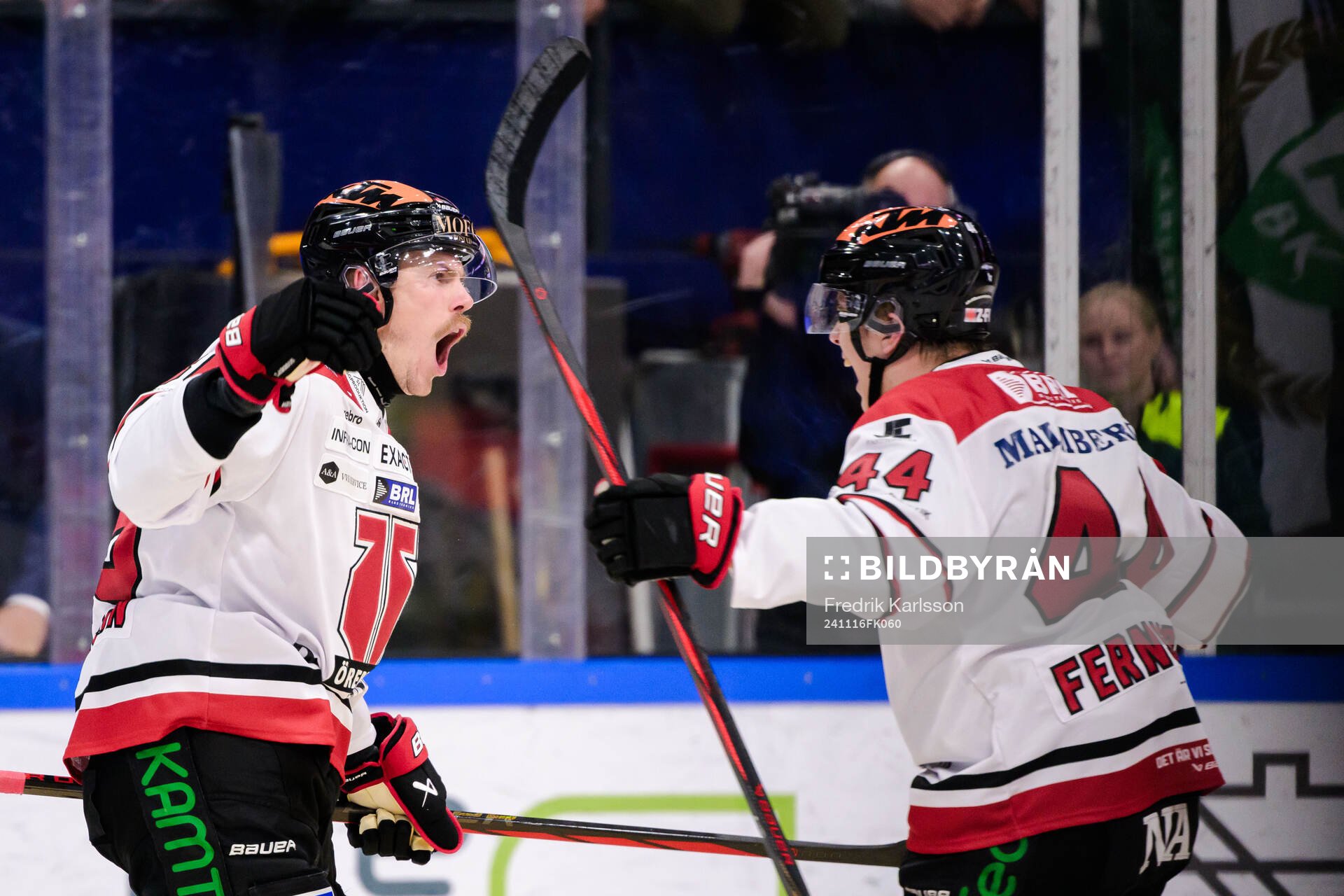 Örebros Emil Larsson och Melvin Fernström jublar