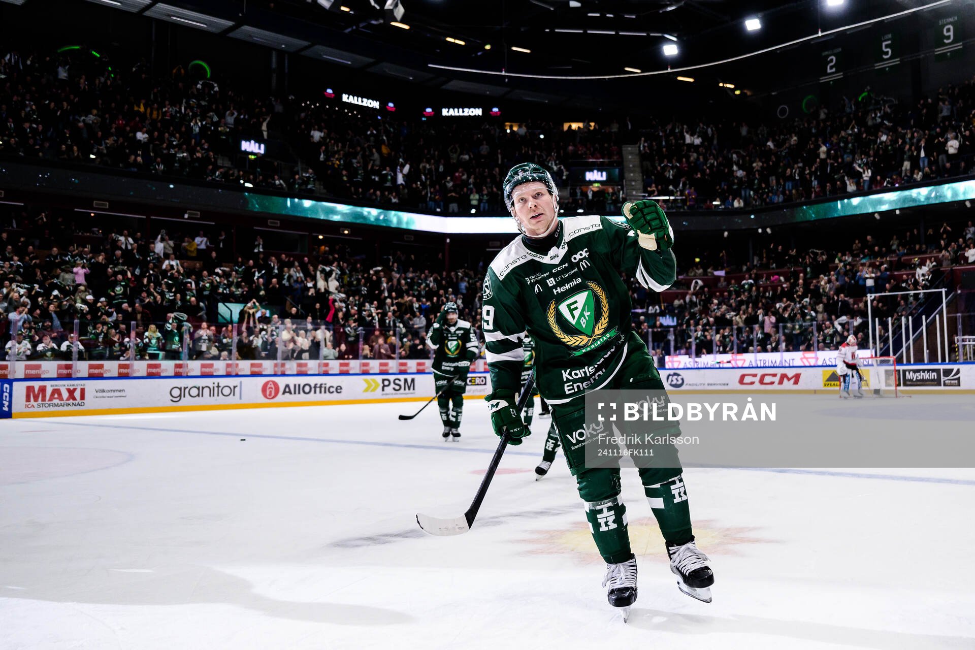 Färjestads Oskar Steen jublar