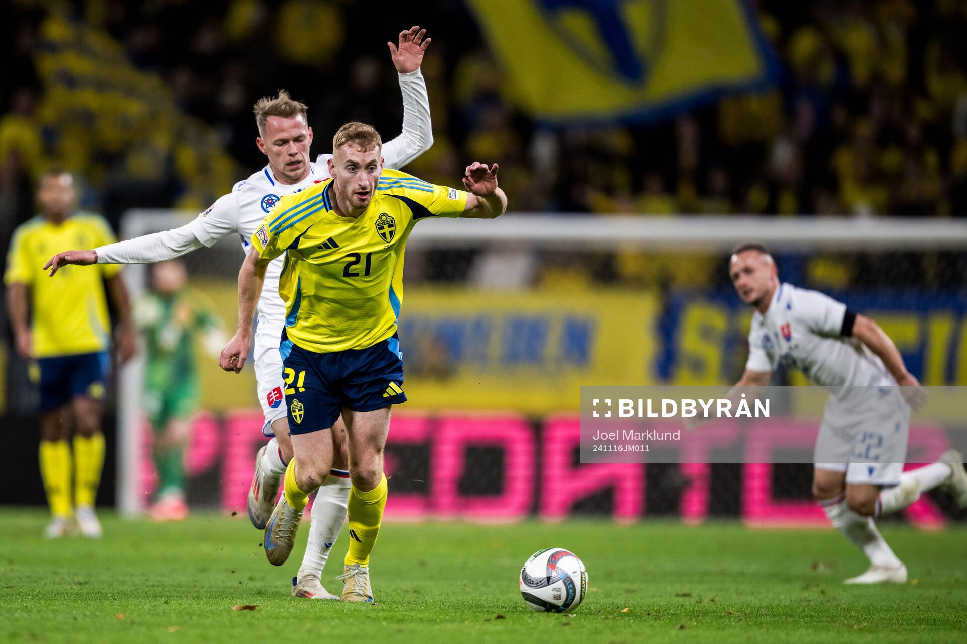 Ondrej Duda of Slovakia and Dejan Kulusevski of Sweden