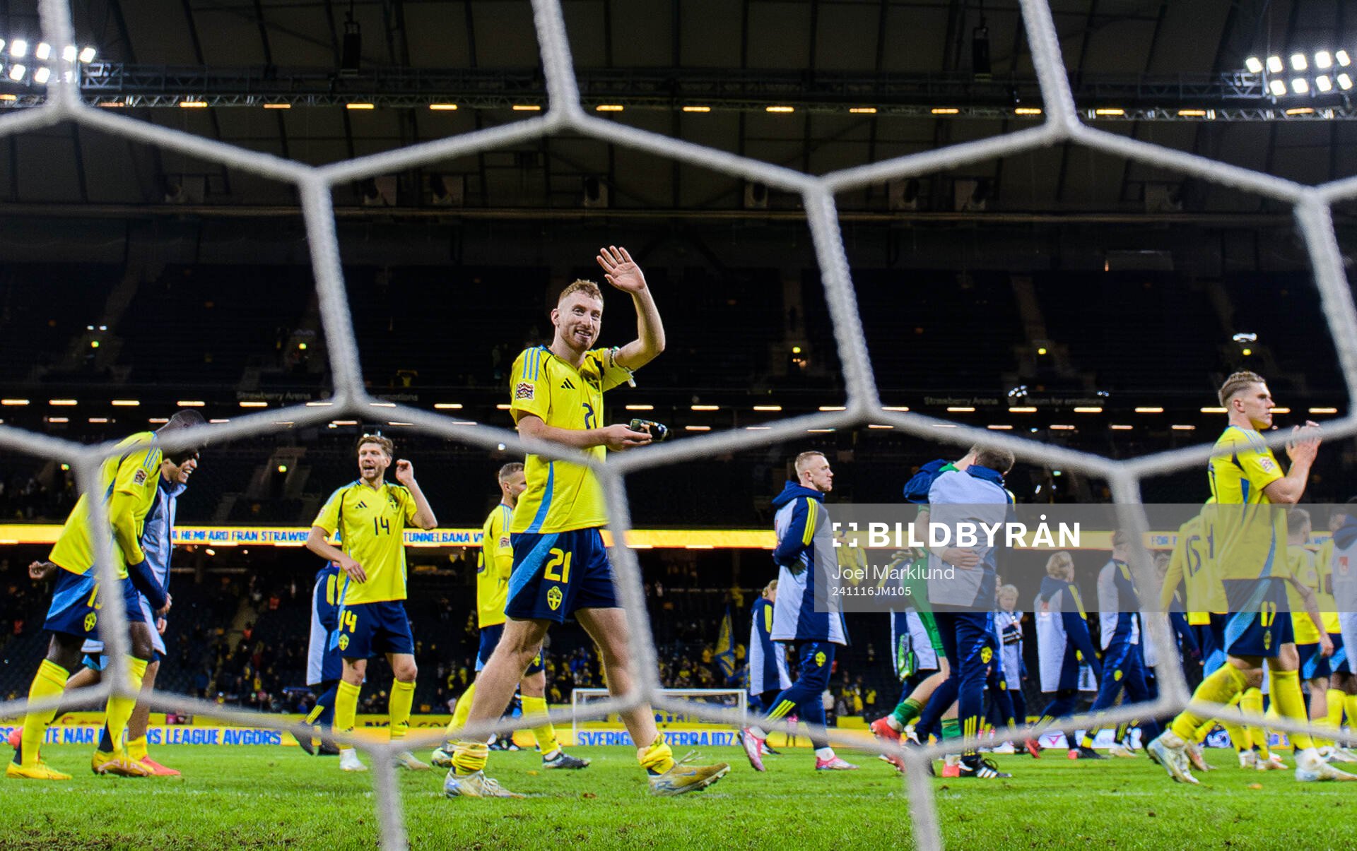 Dejan Kulusevski of Sweden and his teammates celebrate