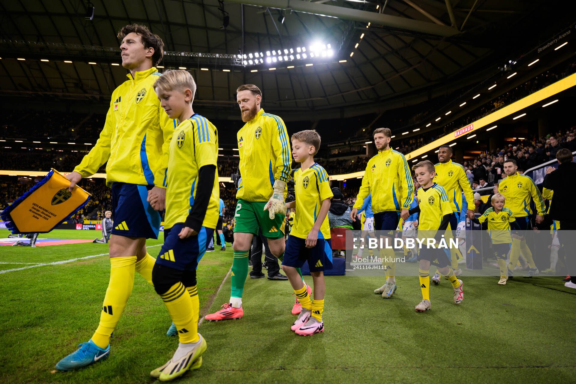 Victor Nilsson Lindelöf, goalkeeper Viktor Johansson,
