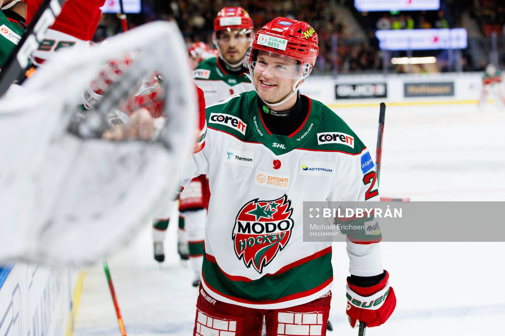 Modos Mattias Norlinder jublar